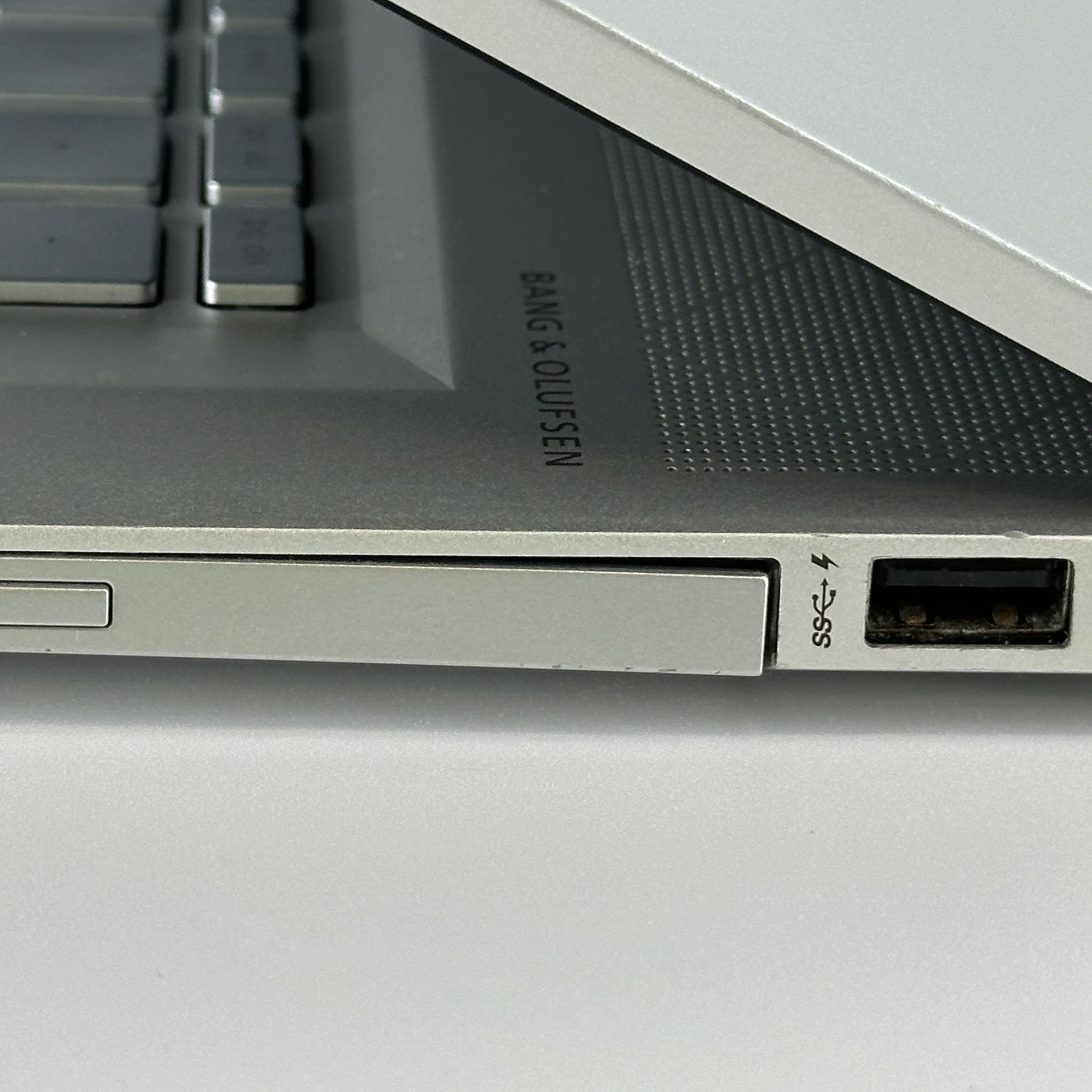 HP Envy 17 Silver 1.8 GHz Intel Core i7 8th Gen. 16GB RAM 512GB Solid State Drive NVIDIA GeForce MX150 4 GB
