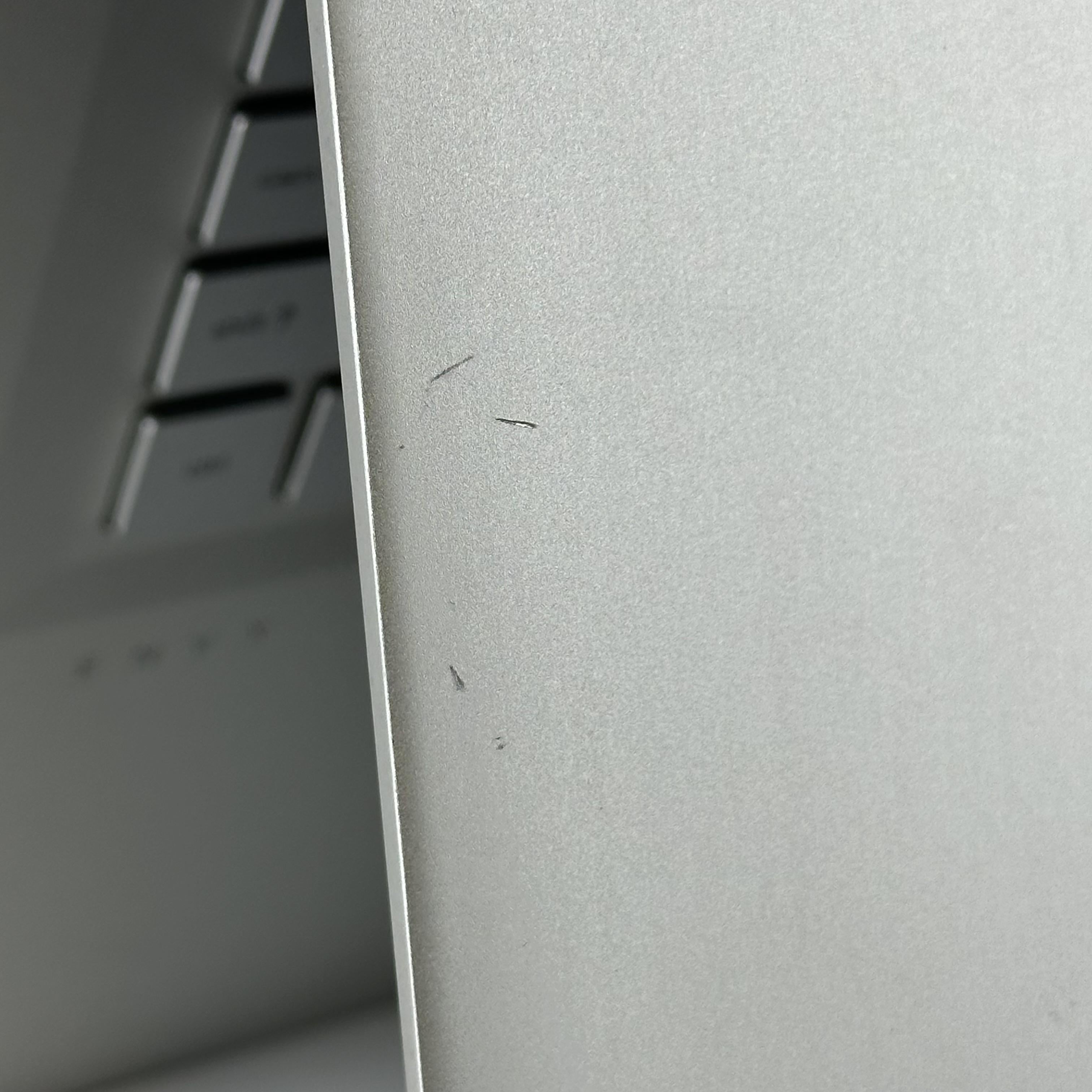 HP Envy 17 Silver 1.8 GHz Intel Core i7 8th Gen. 16GB RAM 512GB Solid State Drive NVIDIA GeForce MX150 4 GB