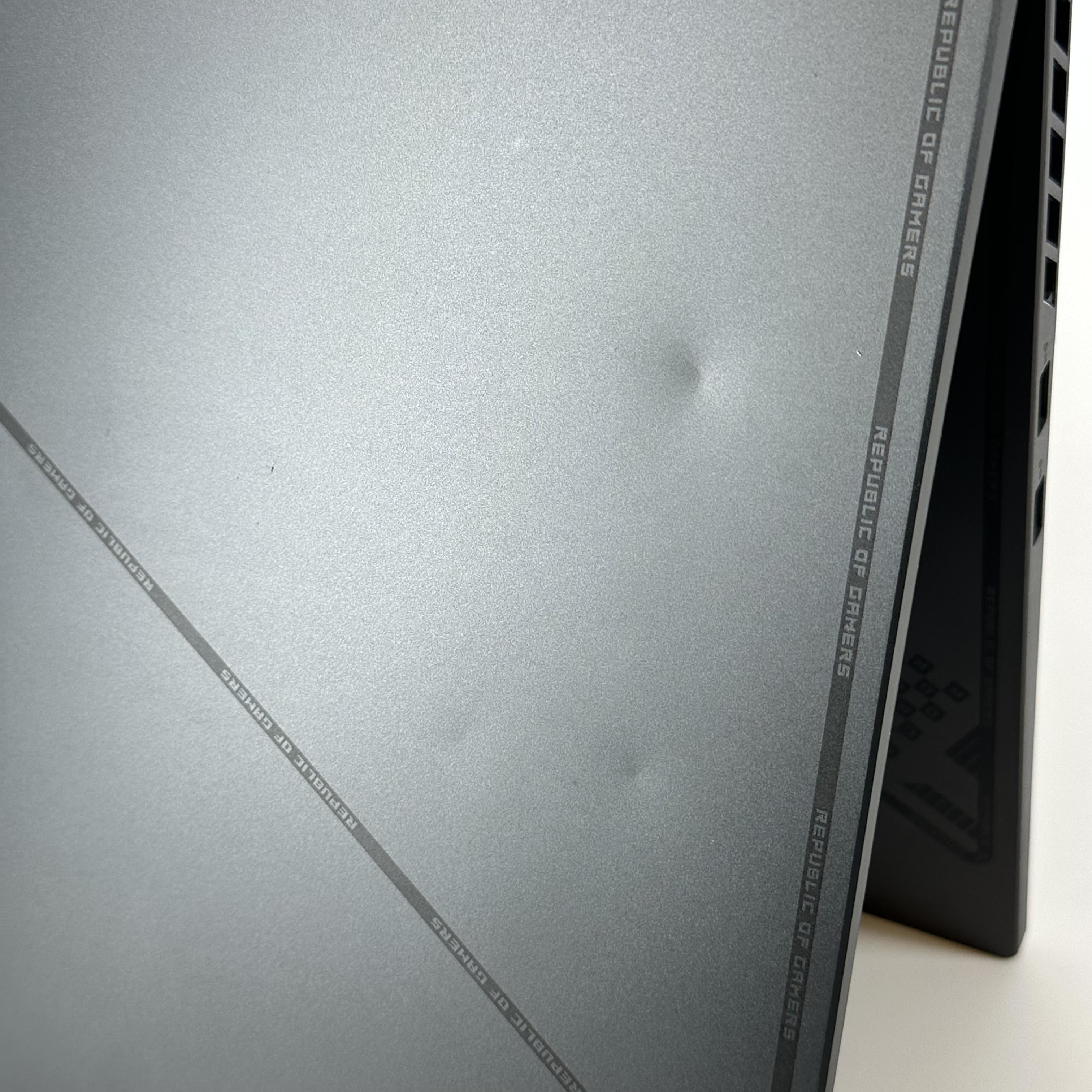 Asus ROG Strix G18 G814 18 Gray 2.2 GHz Intel Core i9 13th Gen. 16GB RAM 1TB Solid State Drive NVIDIA GeForce RTX 4080 12 GB