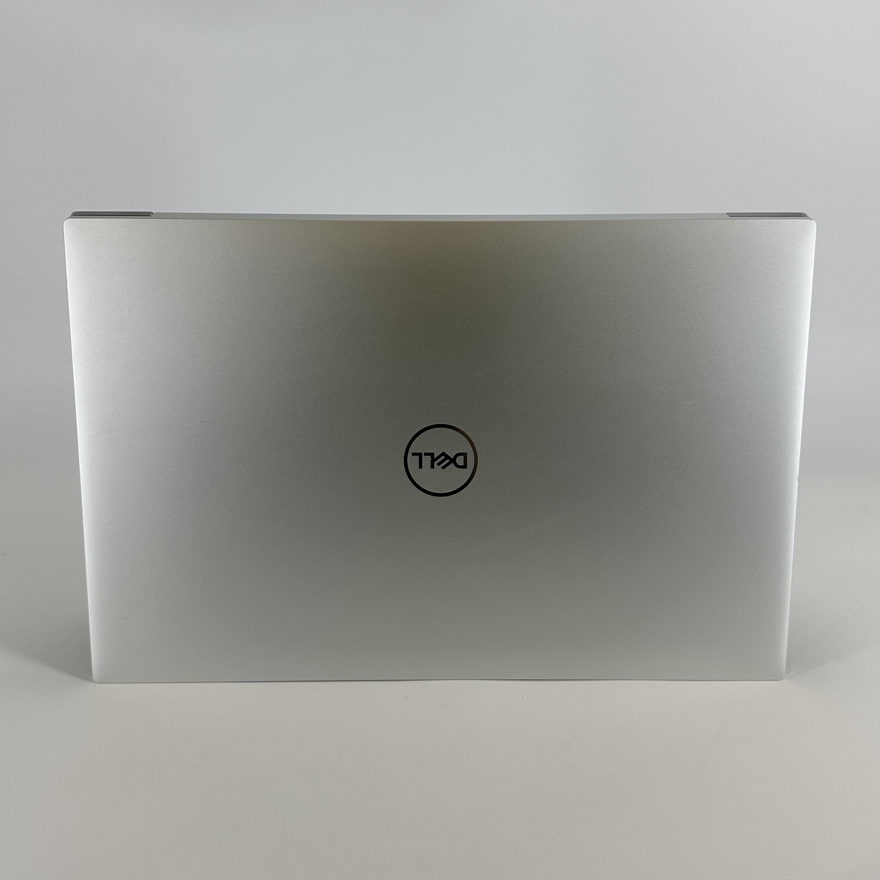 Dell XPS 17 9710 Silver 2.3 GHz Intel Core i7 11th Gen. 16GB RAM 512GB Solid State Drive NVIDIA GeForce RTX 3050 4 GB
