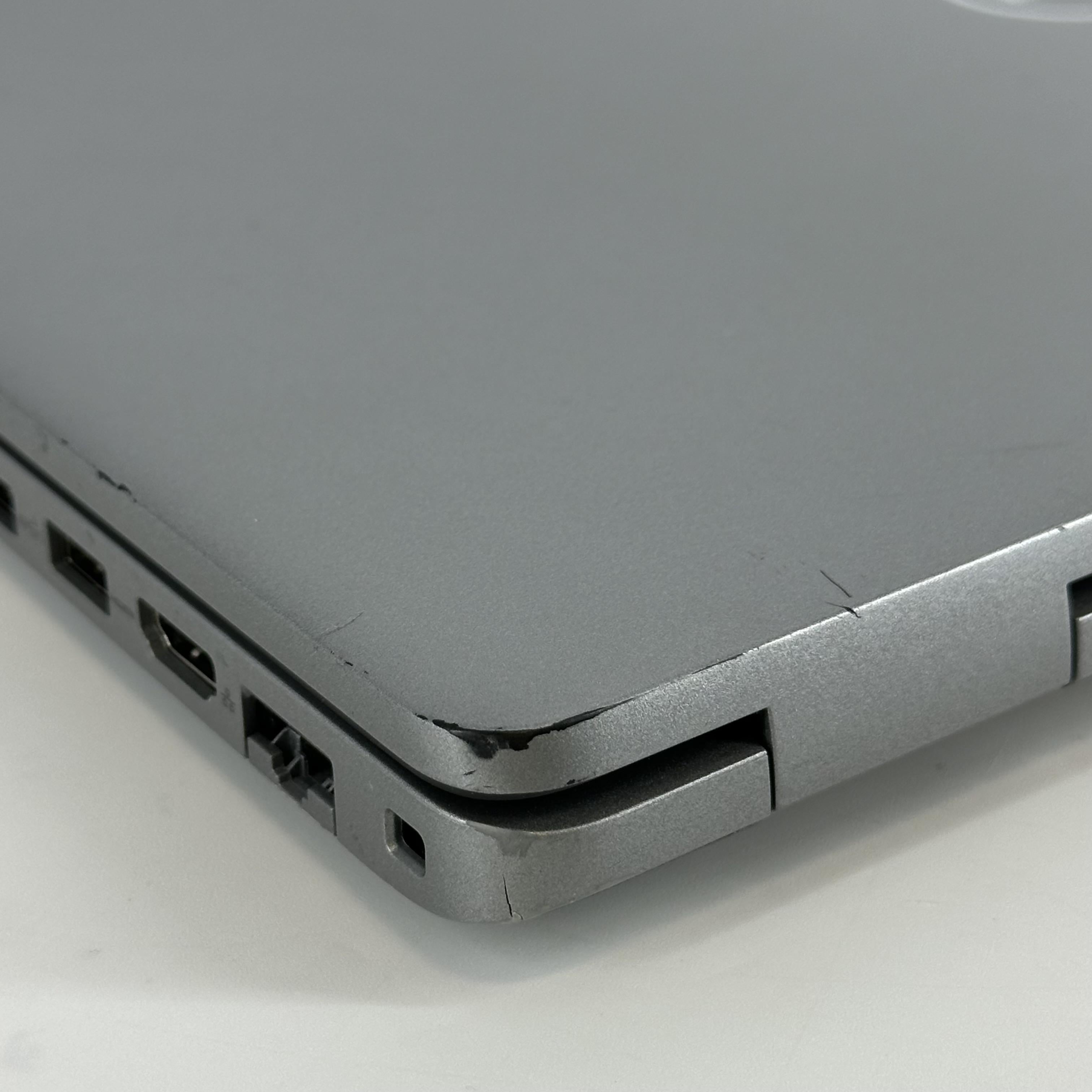 Dell Latitude 5540 15.6 Gray 1.7 GHz Intel Core i7 13th Gen. 32GB RAM 512GB Solid State Drive