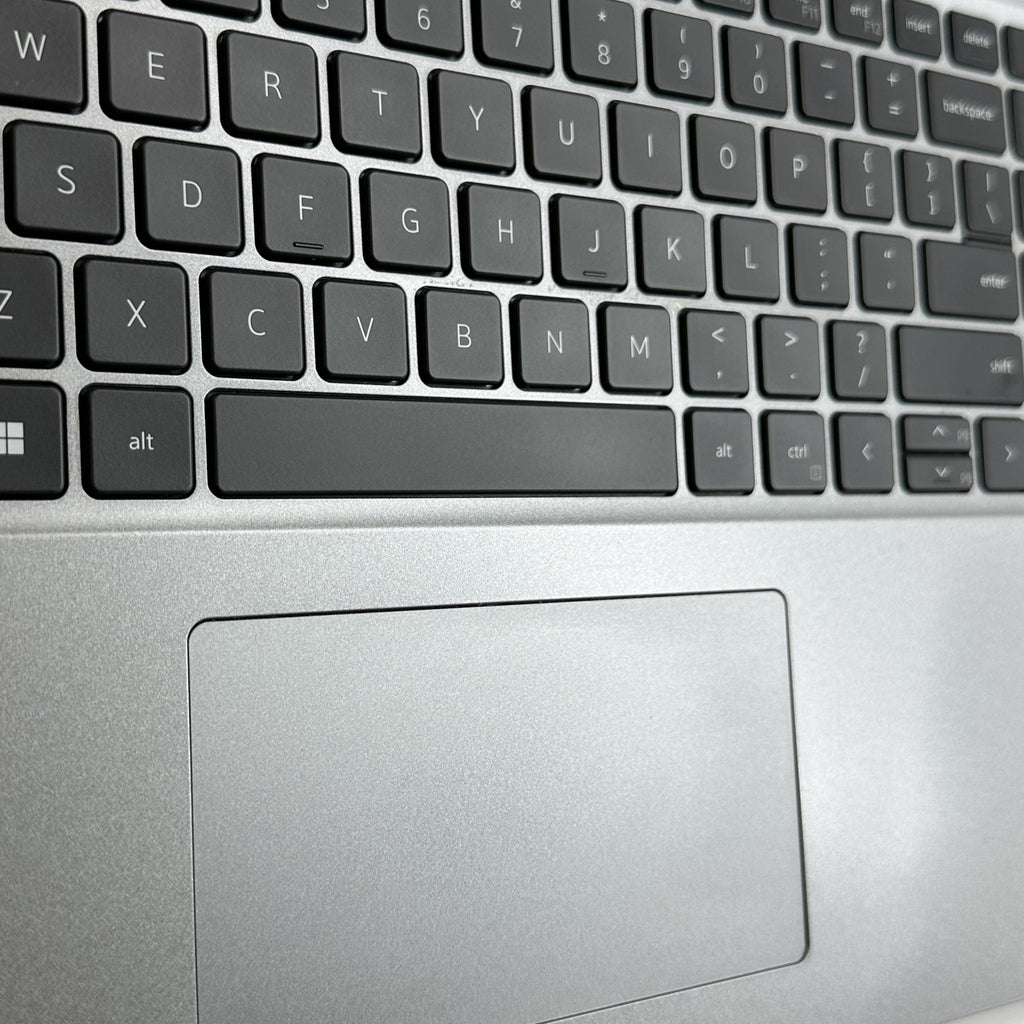 Dell Latitude 5540 15.6 Gray 1.7 GHz Intel Core i7 13th Gen. 32GB RAM 512GB Solid State Drive