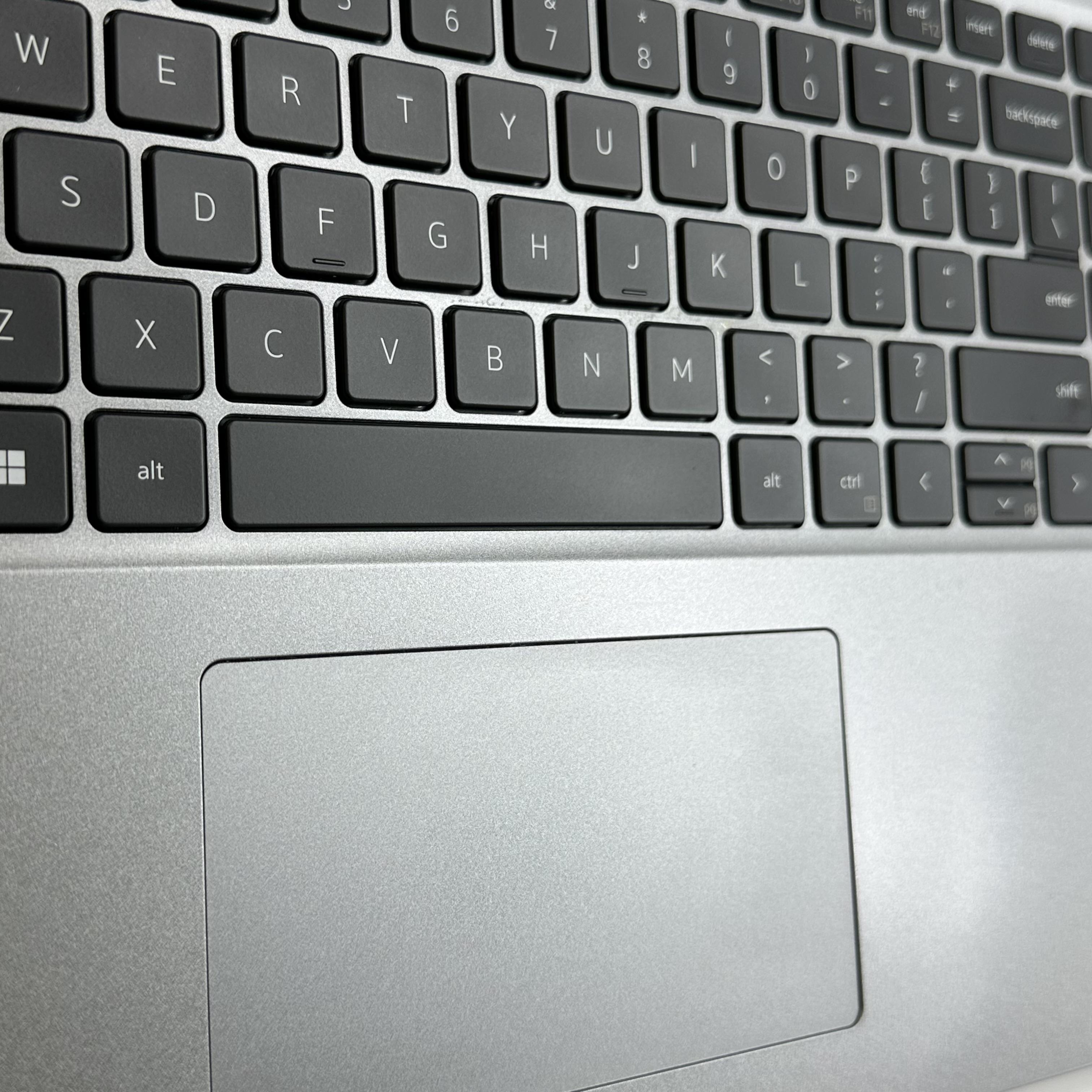 Dell Latitude 5540 15.6 Gray 1.7 GHz Intel Core i7 13th Gen. 32GB RAM 512GB Solid State Drive