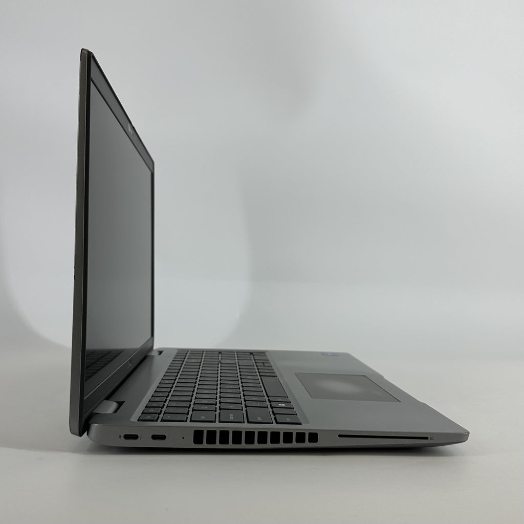 Dell Latitude 5540 15.6 Gray 1.7 GHz Intel Core i7 13th Gen. 32GB RAM 512GB Solid State Drive