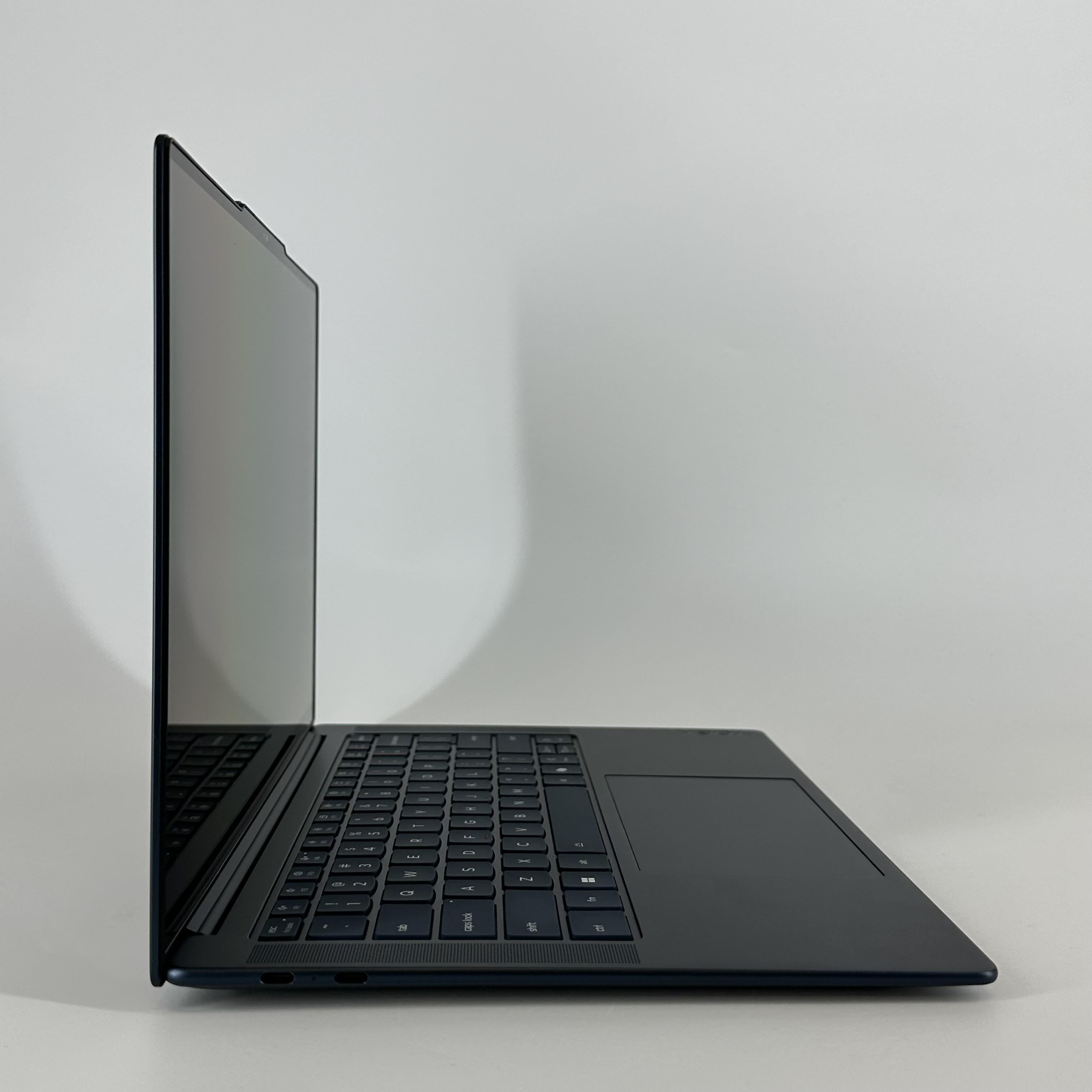 Lenovo Yoga Slim 7x 14.5 Blue 3.4 GHz Qualcomm Snapdragon X Elite 16GB RAM 512GB Solid State Drive
