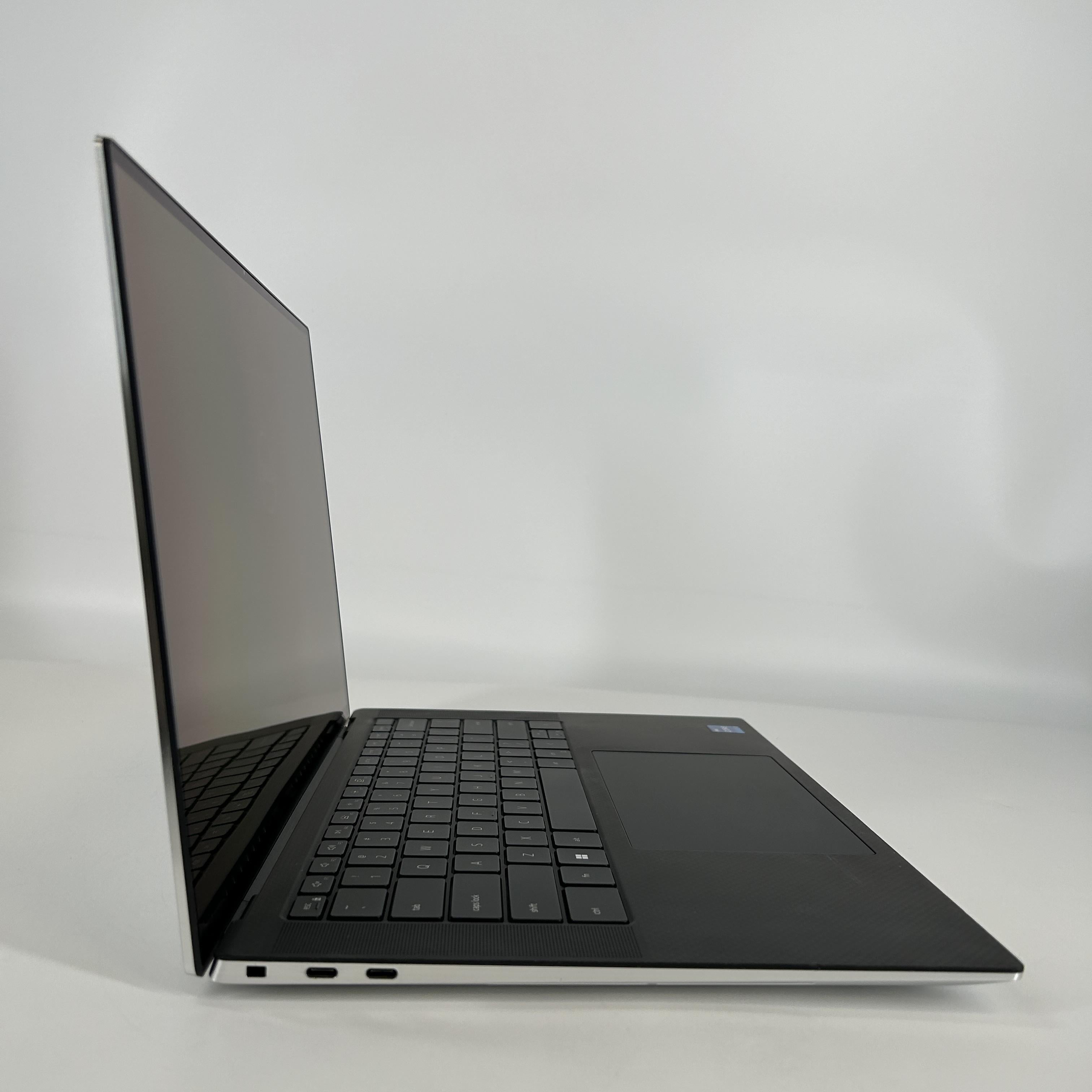 Dell XPS 15 9520 Silver 2.3 GHz Intel Core i7 12th Gen. 32GB RAM 512GB Solid State Drive NVIDIA GeForce RTX 3050 4 GB