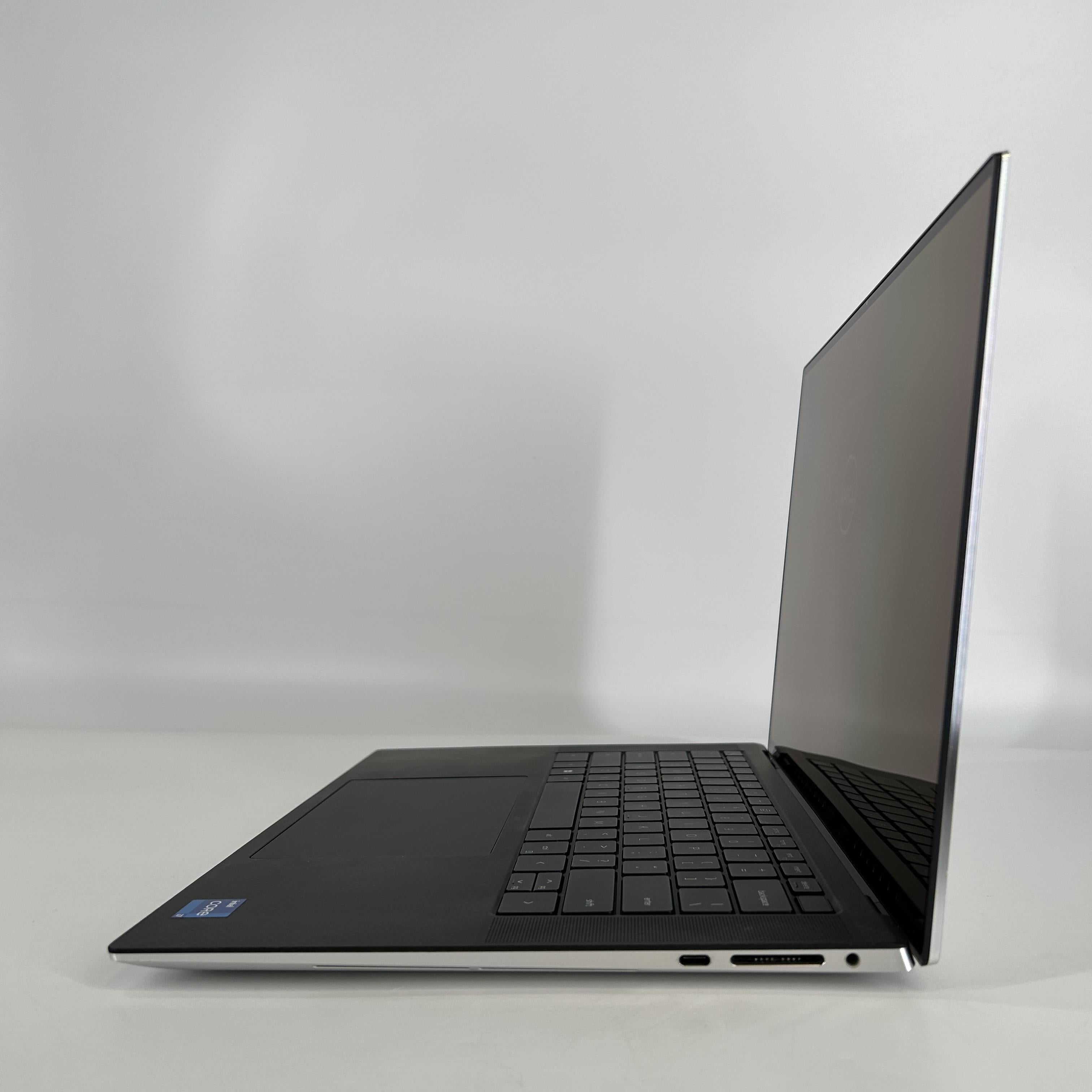 Dell XPS 15 9520 Silver 2.3 GHz Intel Core i7 12th Gen. 32GB RAM 512GB Solid State Drive NVIDIA GeForce RTX 3050 4 GB