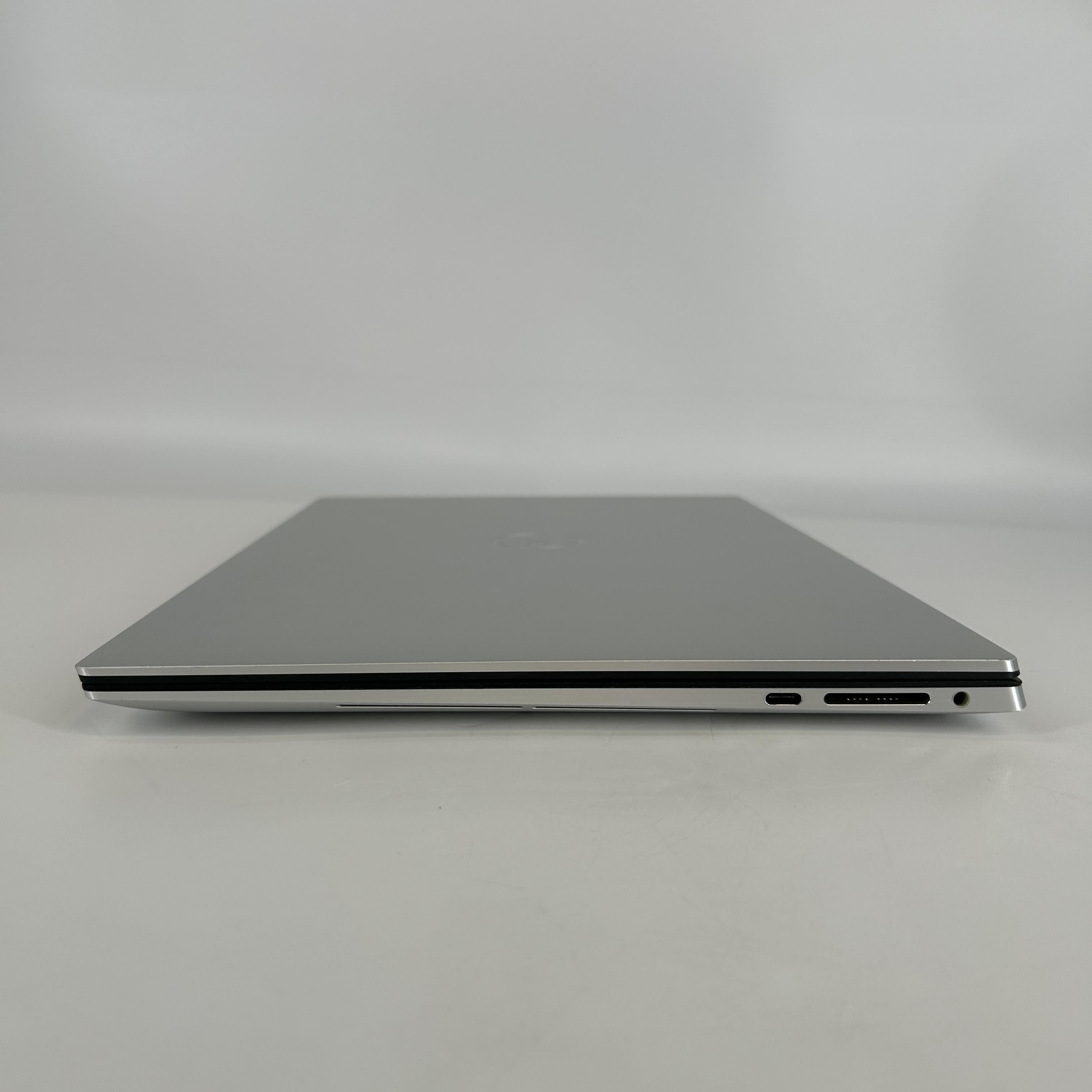 Dell XPS 15 9520 Silver 2.3 GHz Intel Core i7 12th Gen. 32GB RAM 512GB Solid State Drive NVIDIA GeForce RTX 3050 4 GB