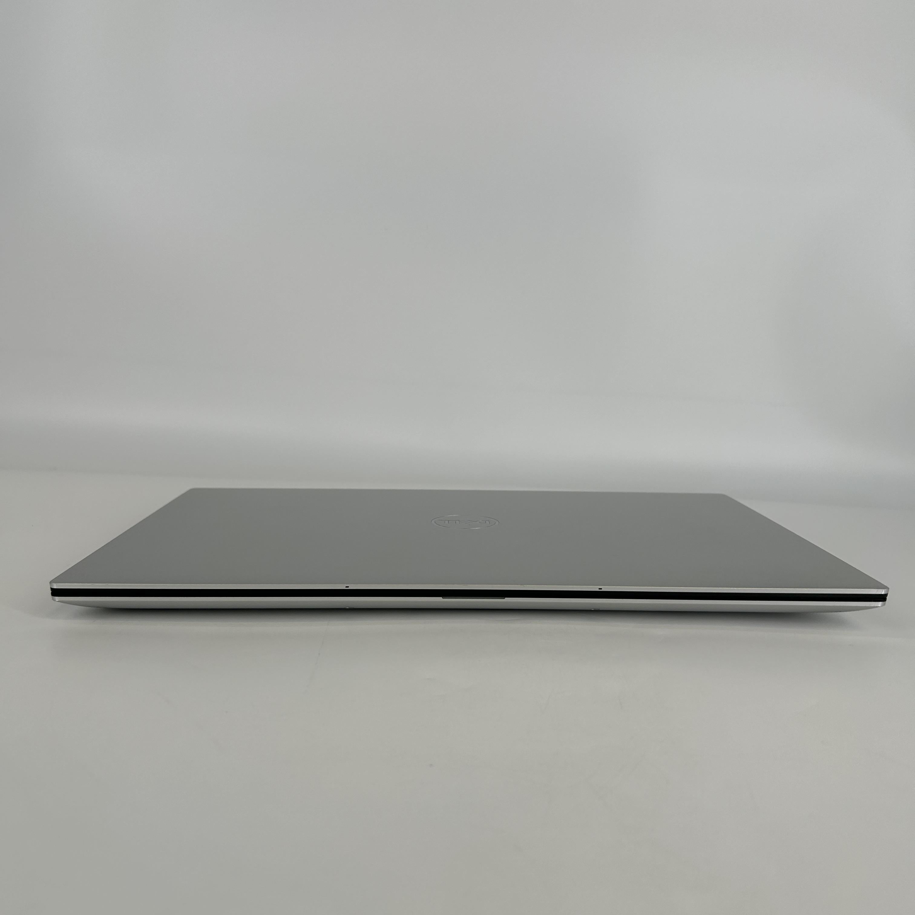 Dell XPS 15 9520 Silver 2.3 GHz Intel Core i7 12th Gen. 32GB RAM 512GB Solid State Drive NVIDIA GeForce RTX 3050 4 GB