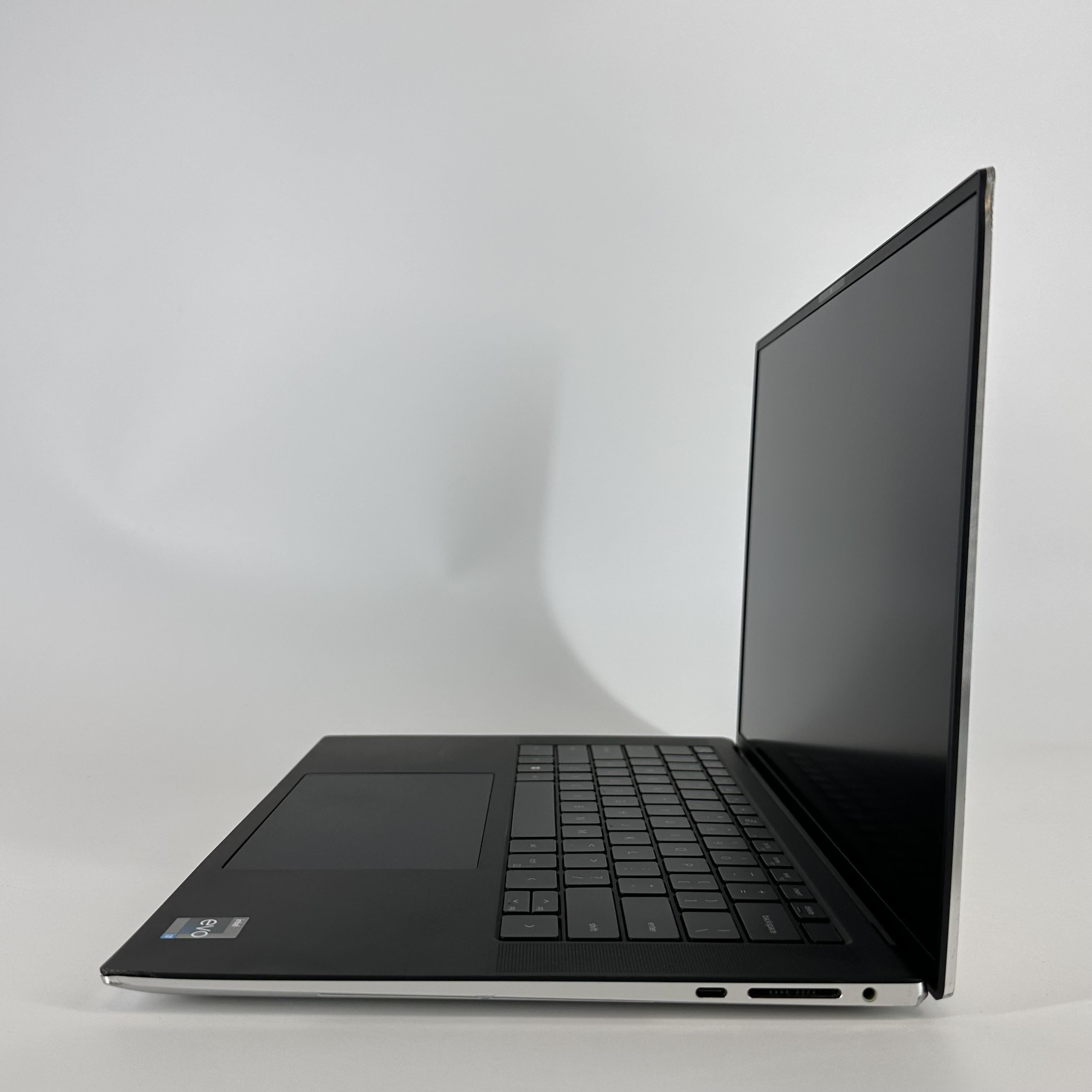 Dell XPS 15 9530 Silver 2.4 GHz Intel Core i7 13th Gen. 32GB RAM 512GB Solid State Drive Intel Arc A370M 4 GB