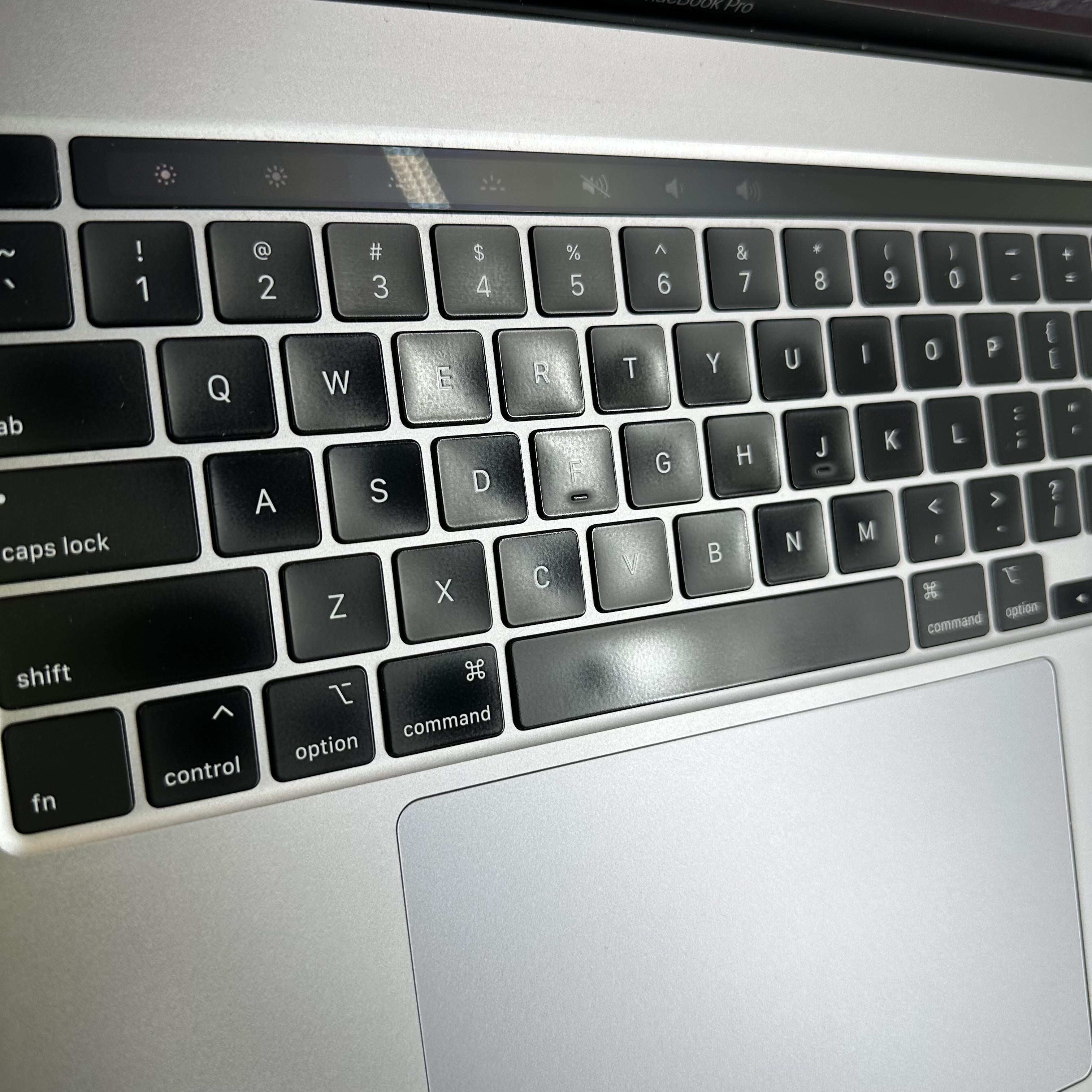 Apple MacBook Pro 16 Touch Bar 2019 Space Gray 2.4 GHz Intel Core i9 9th Gen. 32GB RAM 1TB Solid State Drive AMD Radeon Pro 5500M 8 GB
