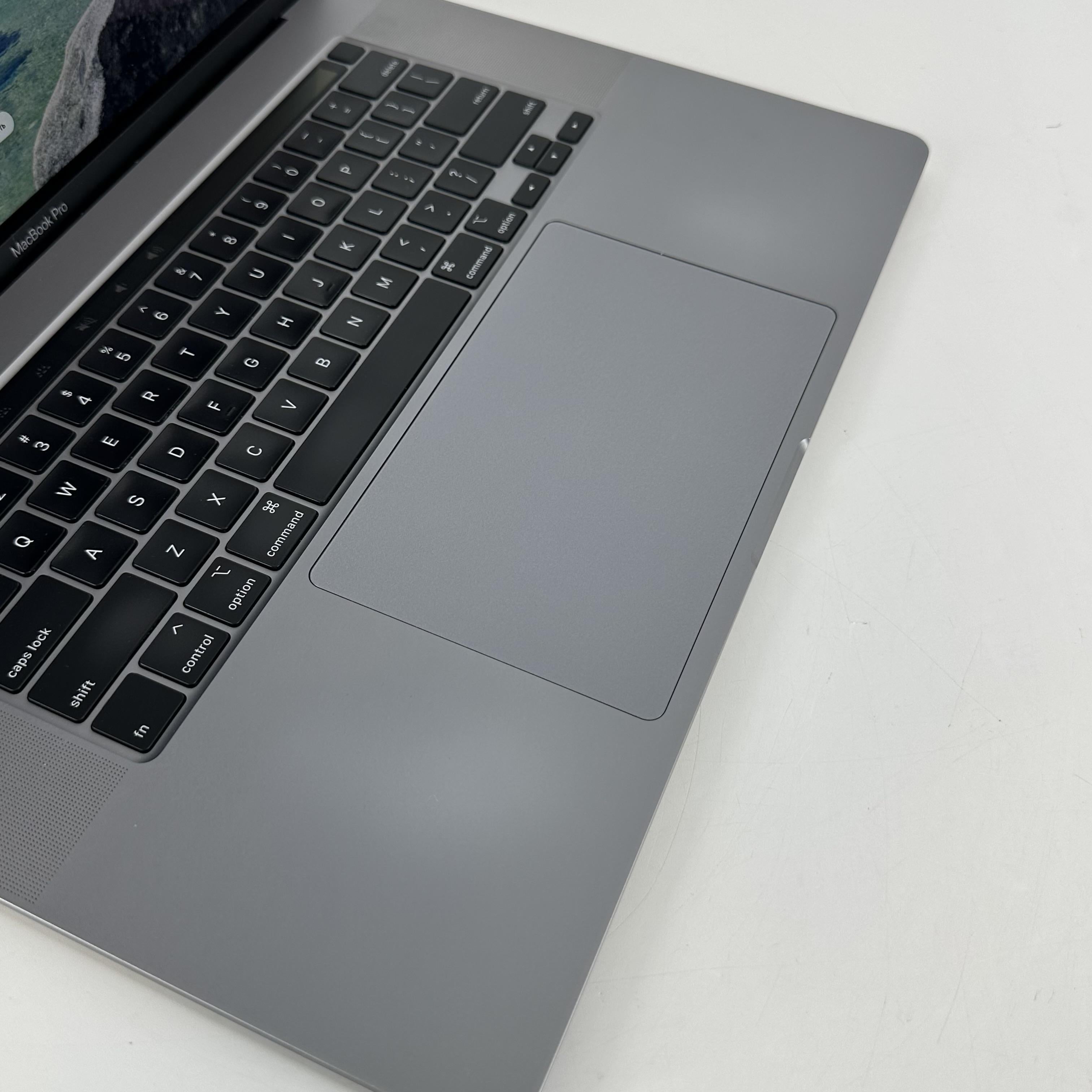 Apple MacBook Pro 16 Touch Bar 2019 Space Gray 2.4 GHz Intel Core i9 9th Gen. 32GB RAM 1TB Solid State Drive AMD Radeon Pro 5500M 8 GB