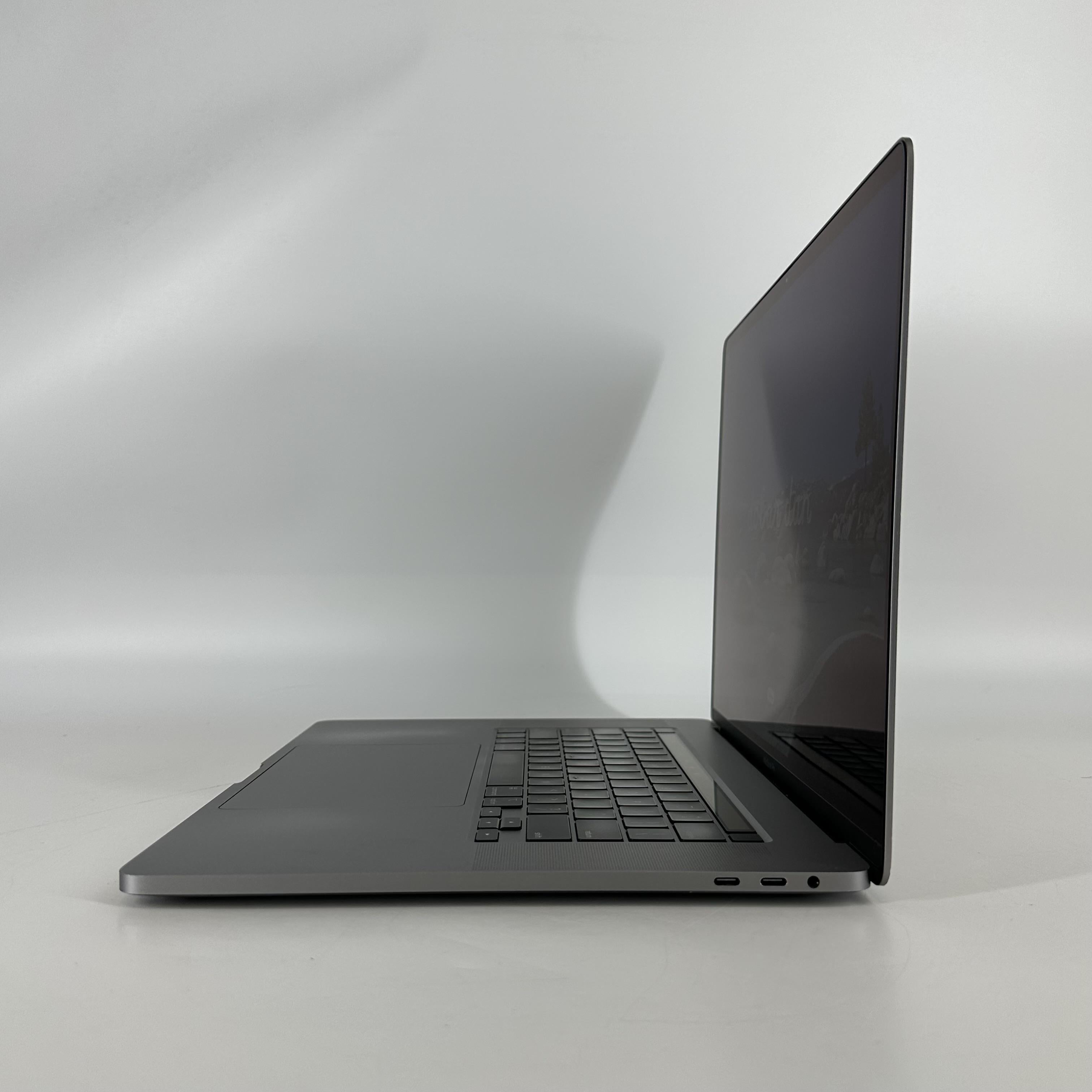 Apple MacBook Pro 16 Touch Bar 2019 Space Gray 2.4 GHz Intel Core i9 9th Gen. 32GB RAM 1TB Solid State Drive AMD Radeon Pro 5500M 8 GB