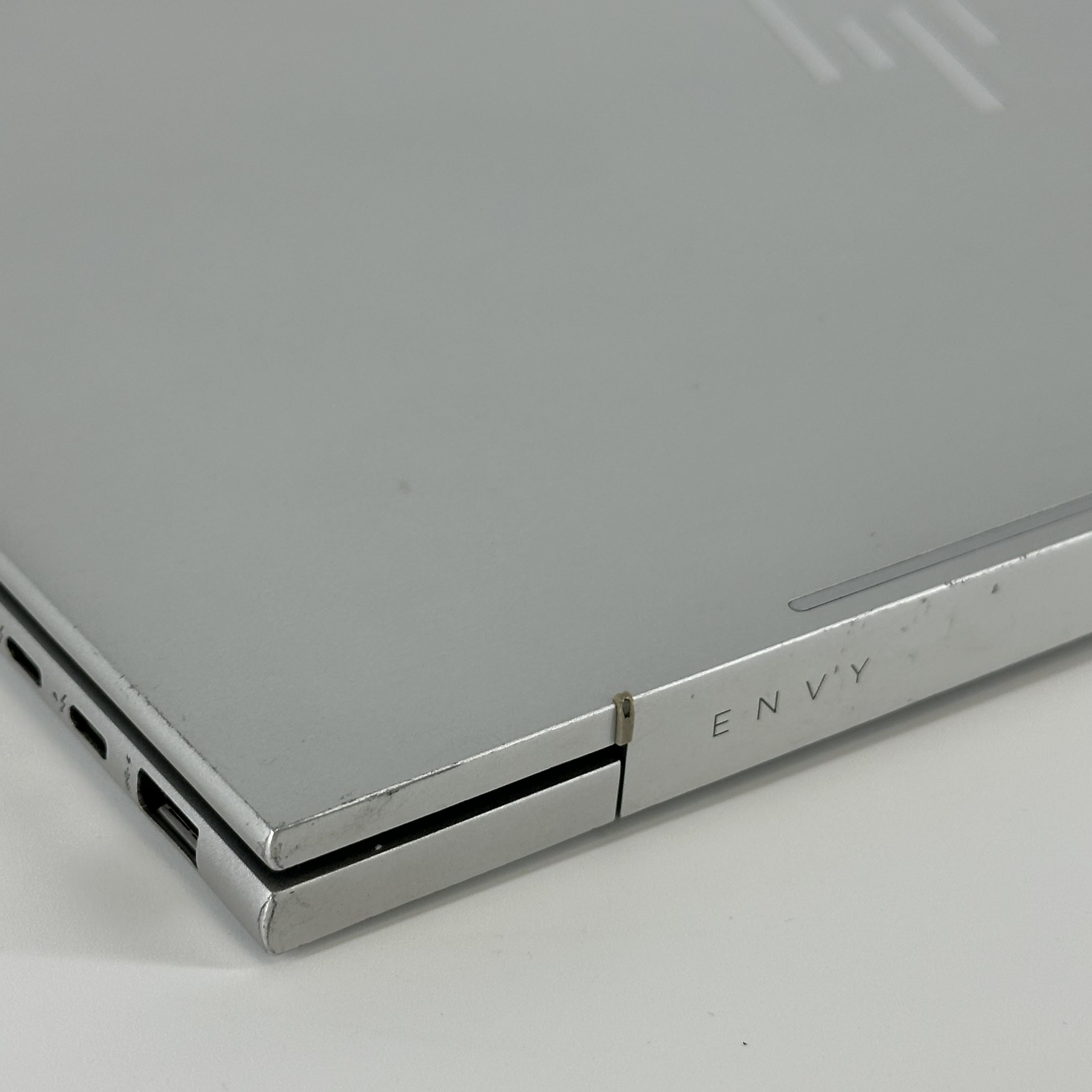 HP Envy 17 Silver 2.1 GHz Intel Core i7 12th Gen. 32GB RAM 1TB Solid State Drive