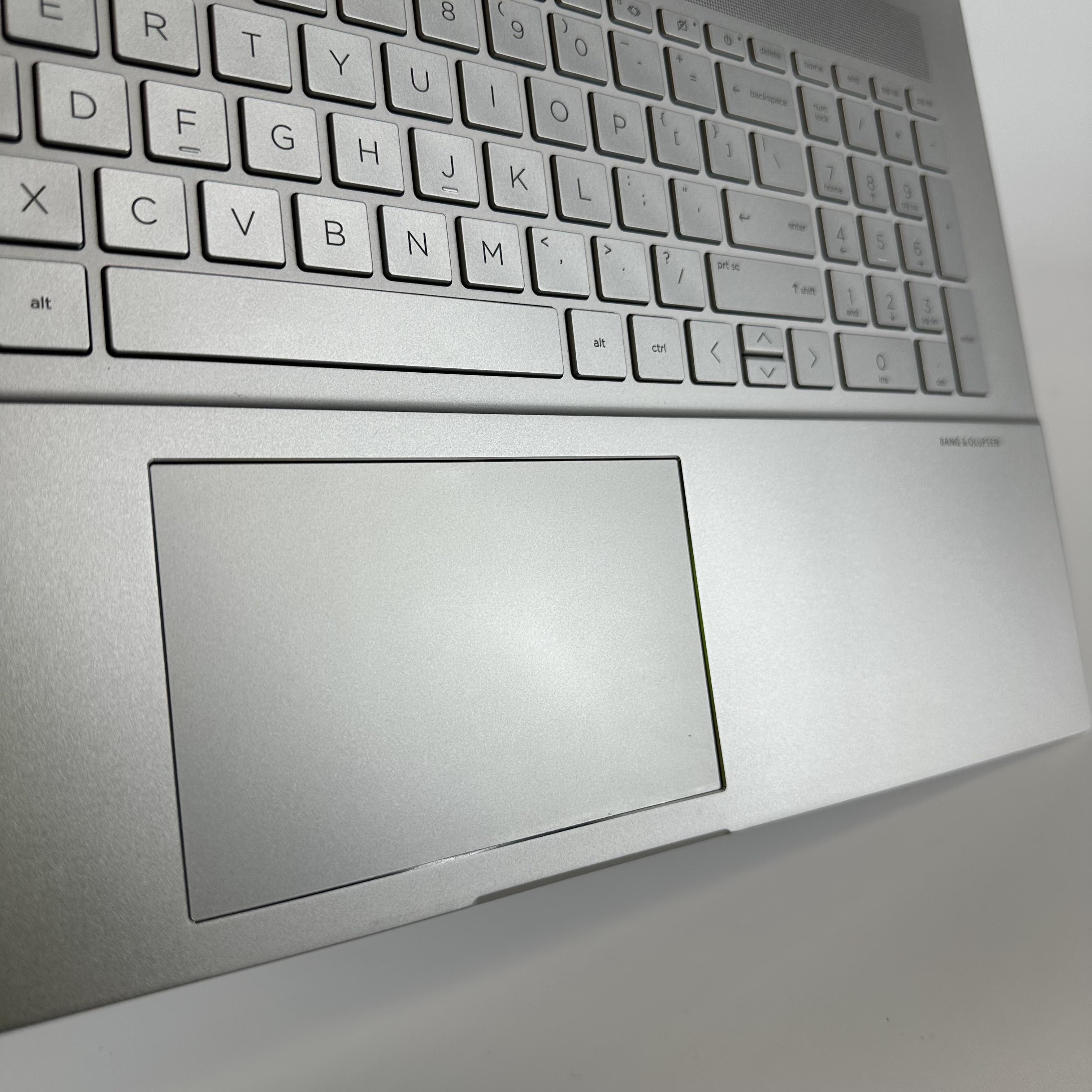 HP Envy 17 Silver 2.1 GHz Intel Core i7 12th Gen. 32GB RAM 1TB Solid State Drive