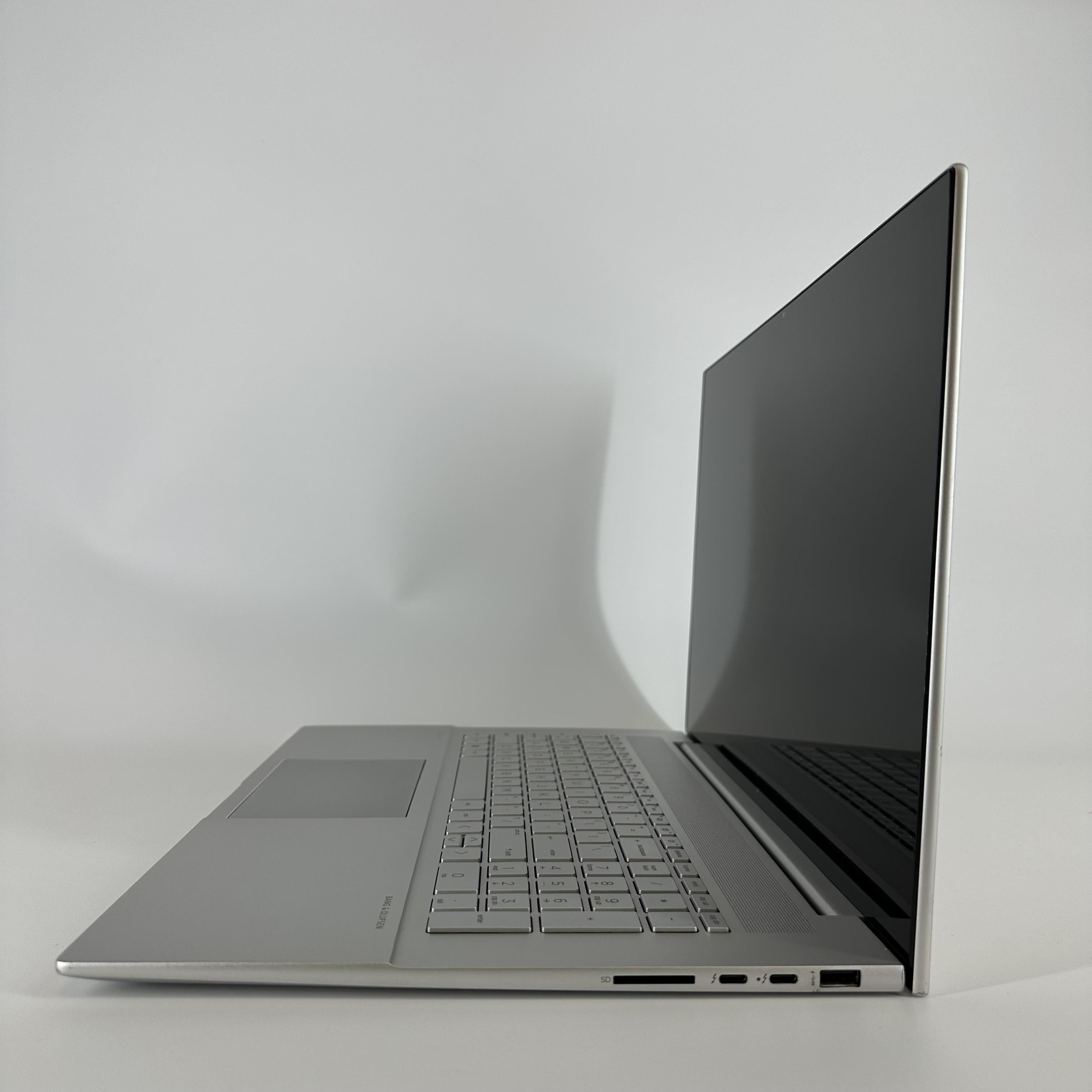 HP Envy 17 Silver 2.1 GHz Intel Core i7 12th Gen. 32GB RAM 1TB Solid State Drive