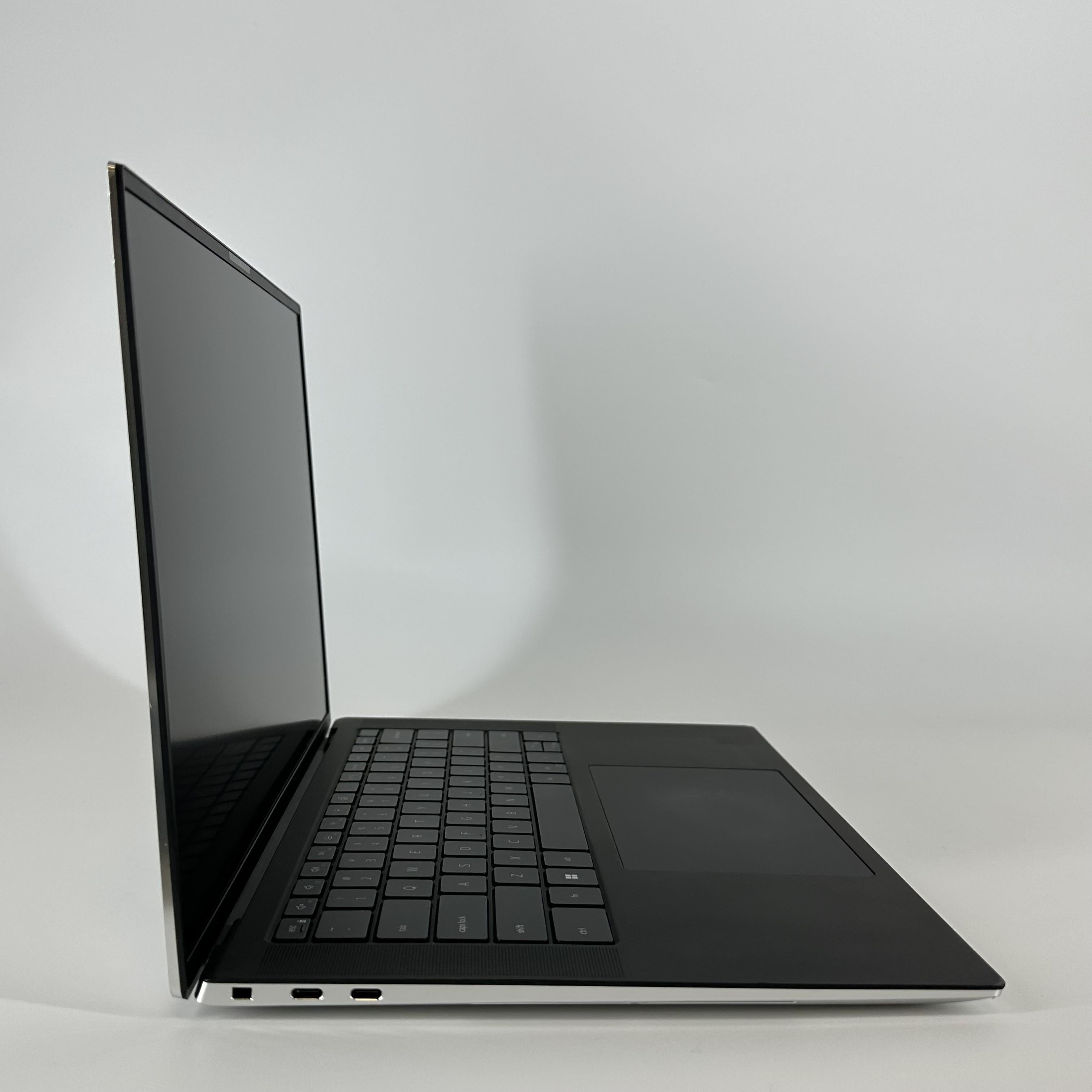 Dell XPS 15 9530 Silver 2.4 GHz Intel Core i7 13th Gen. 32GB RAM 512GB Solid State Drive NVIDIA GeForce RTX 4070 8 GB