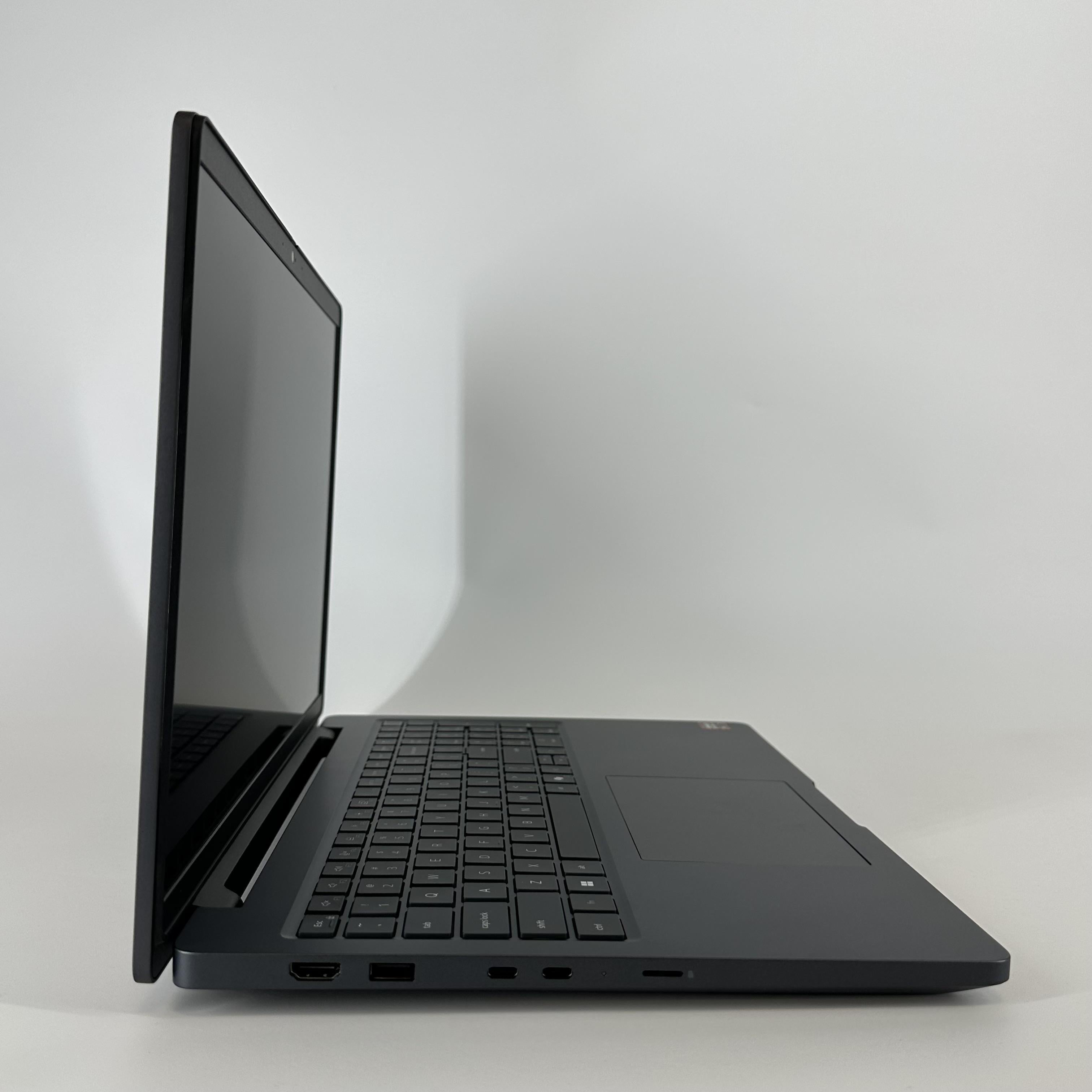 Dell Pro Max 16 MC16255 Magnetite 2.0 GHz AMD Ryzen AI 7 Pro 350 32GB RAM 512GB Solid State Drive NVIDIA RTX PRO 1000 Blackwell 8 GB