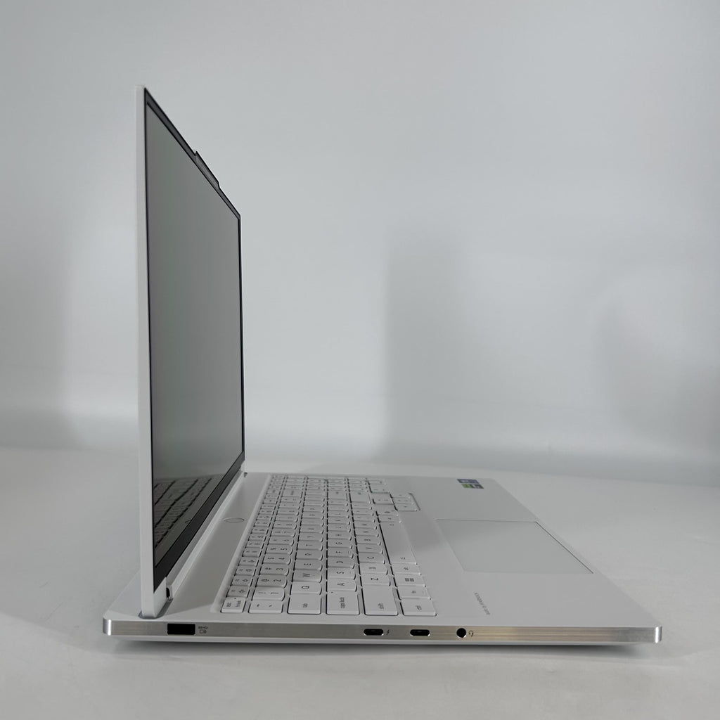 Lenovo Legion 7i Gen 10 16 White 2.7 GHz Intel Core Ultra 9 Series 2 32GB RAM 1TB Solid State Drive NVIDIA GeForce RTX 5070 8 GB