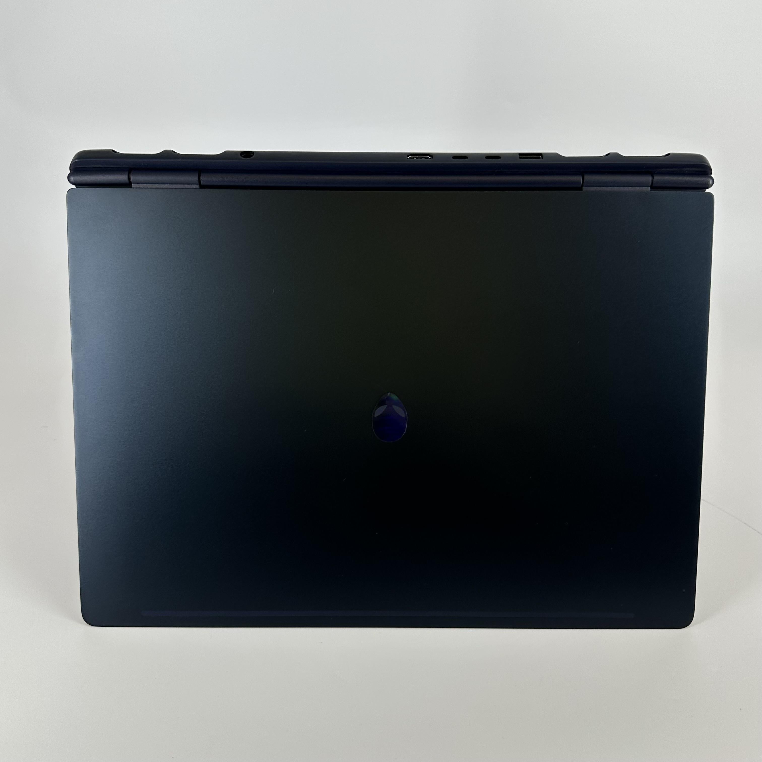 Dell Alienware 16X Aurora Interstellar Indigo 2.7 GHz Intel Core Ultra 9 Series 2 32GB RAM 1TB Solid State Drive NVIDIA GeForce RTX 5060 8 GB
