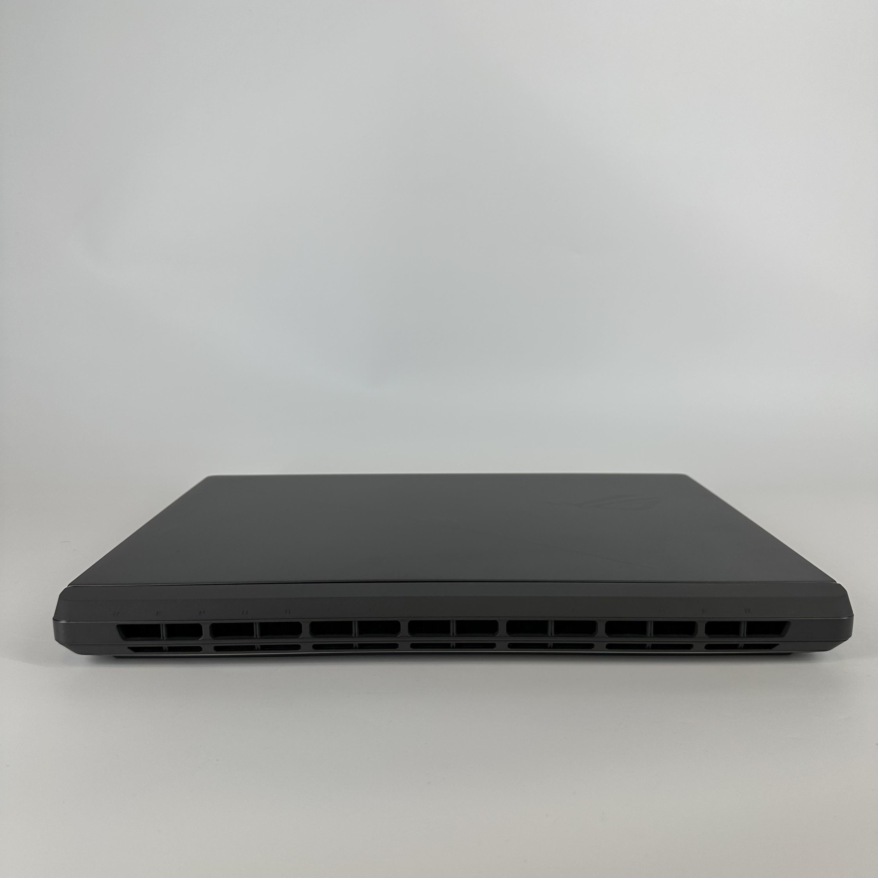 Asus ROG Strix G18 G815 18 Black 2.7 GHz Intel Core Ultra 9 Series 2 32GB RAM 2TB Solid State Drive NVIDIA GeForce RTX 5070 8 GB