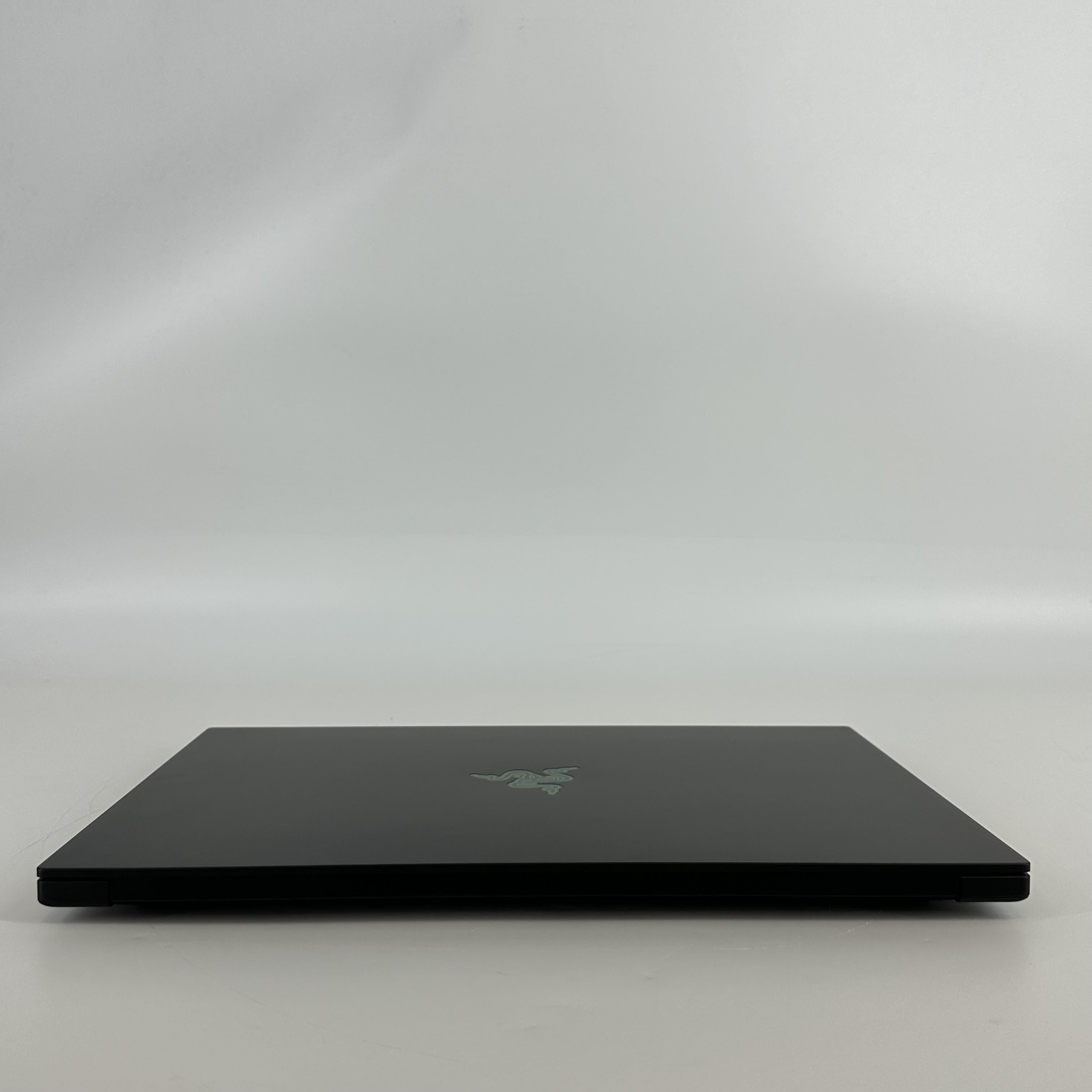 Razer Blade 16 2025 Black 2.0 GHz AMD Ryzen AI 9 365 32GB RAM 1TB Solid State Drive NVIDIA GeForce RTX 5070 8 GB