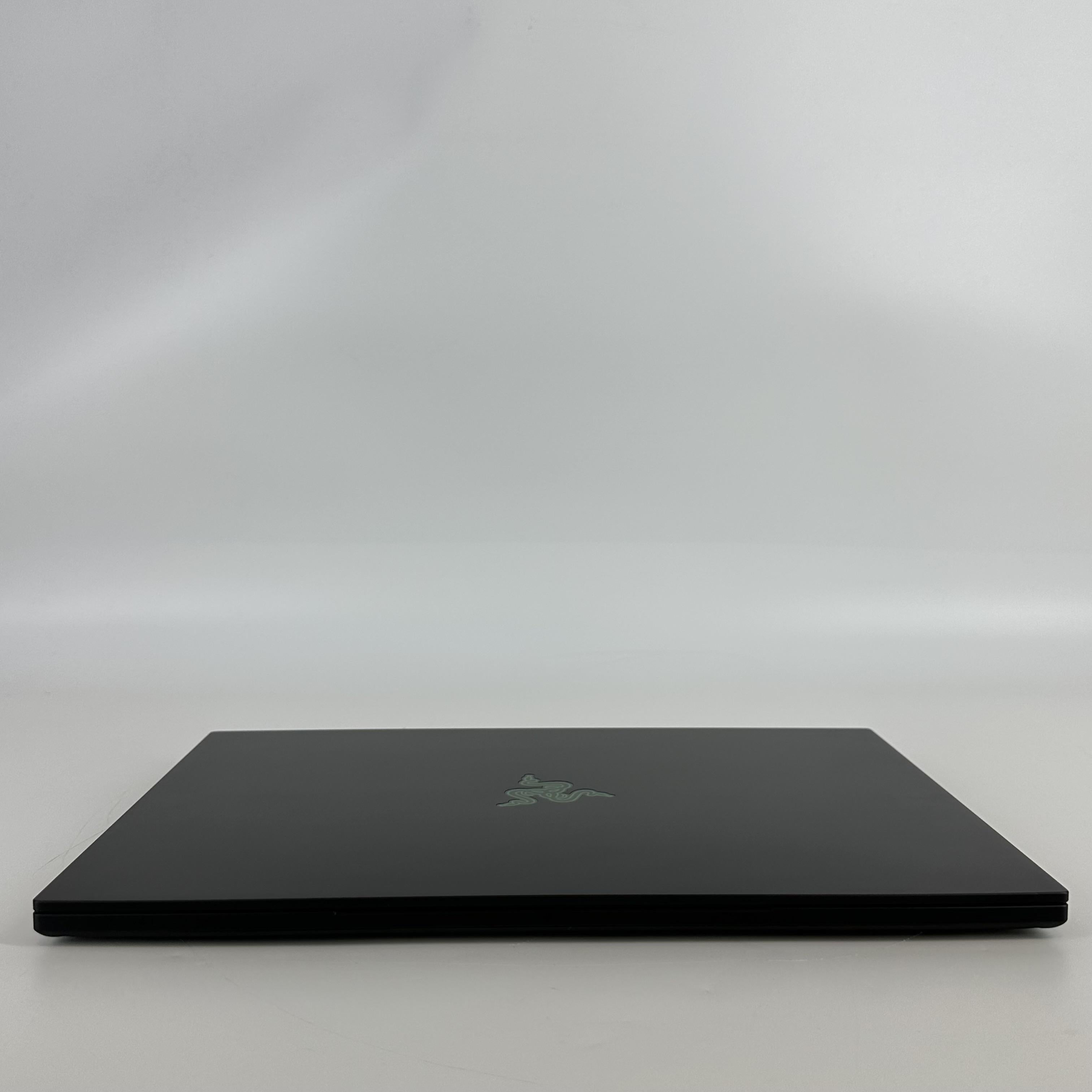 Razer Blade 16 2025 Black 2.0 GHz AMD Ryzen AI 9 365 32GB RAM 1TB Solid State Drive NVIDIA GeForce RTX 5070 8 GB