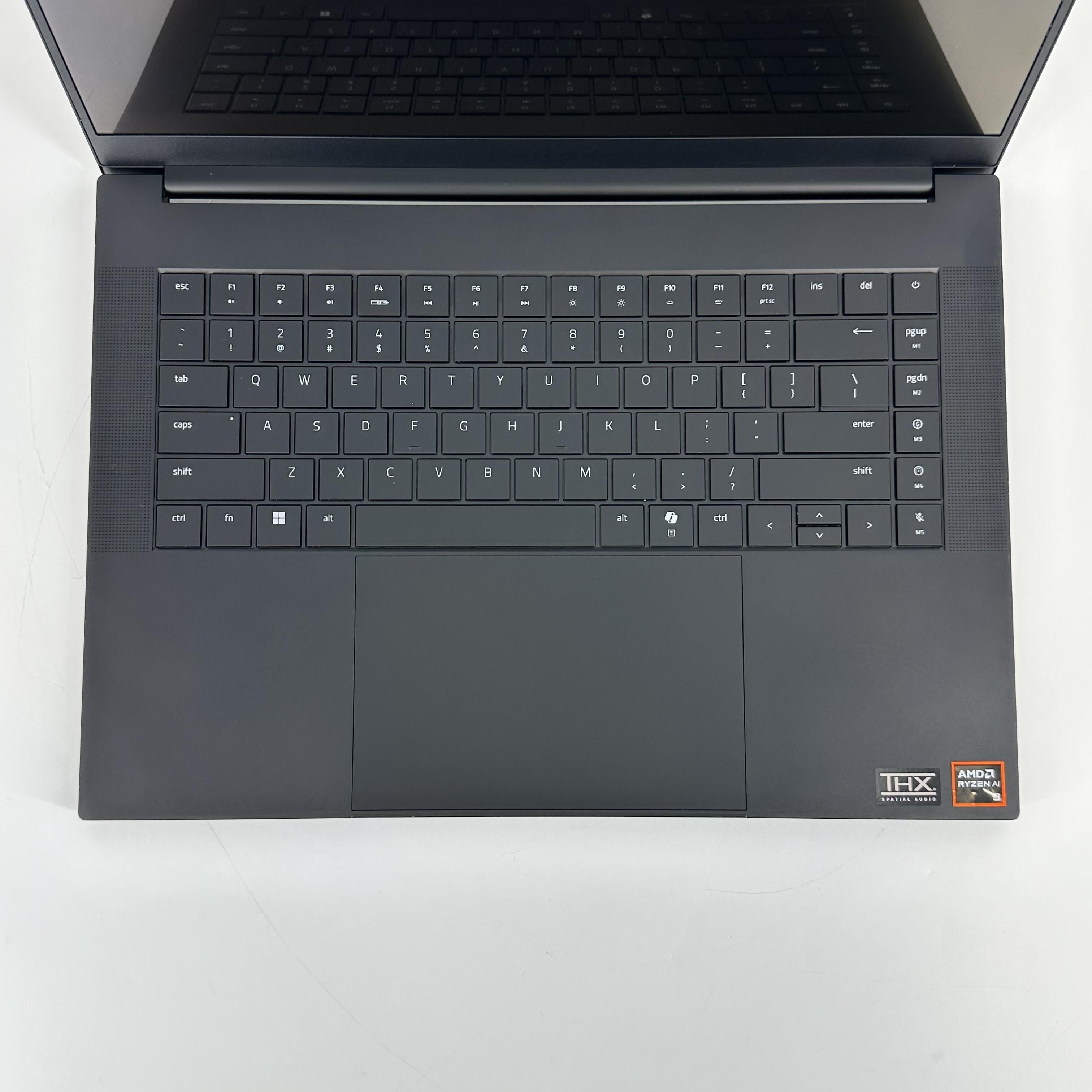 Razer Blade 16 2025 Black 2.0 GHz AMD Ryzen AI 9 365 32GB RAM 1TB Solid State Drive NVIDIA GeForce RTX 5070 8 GB