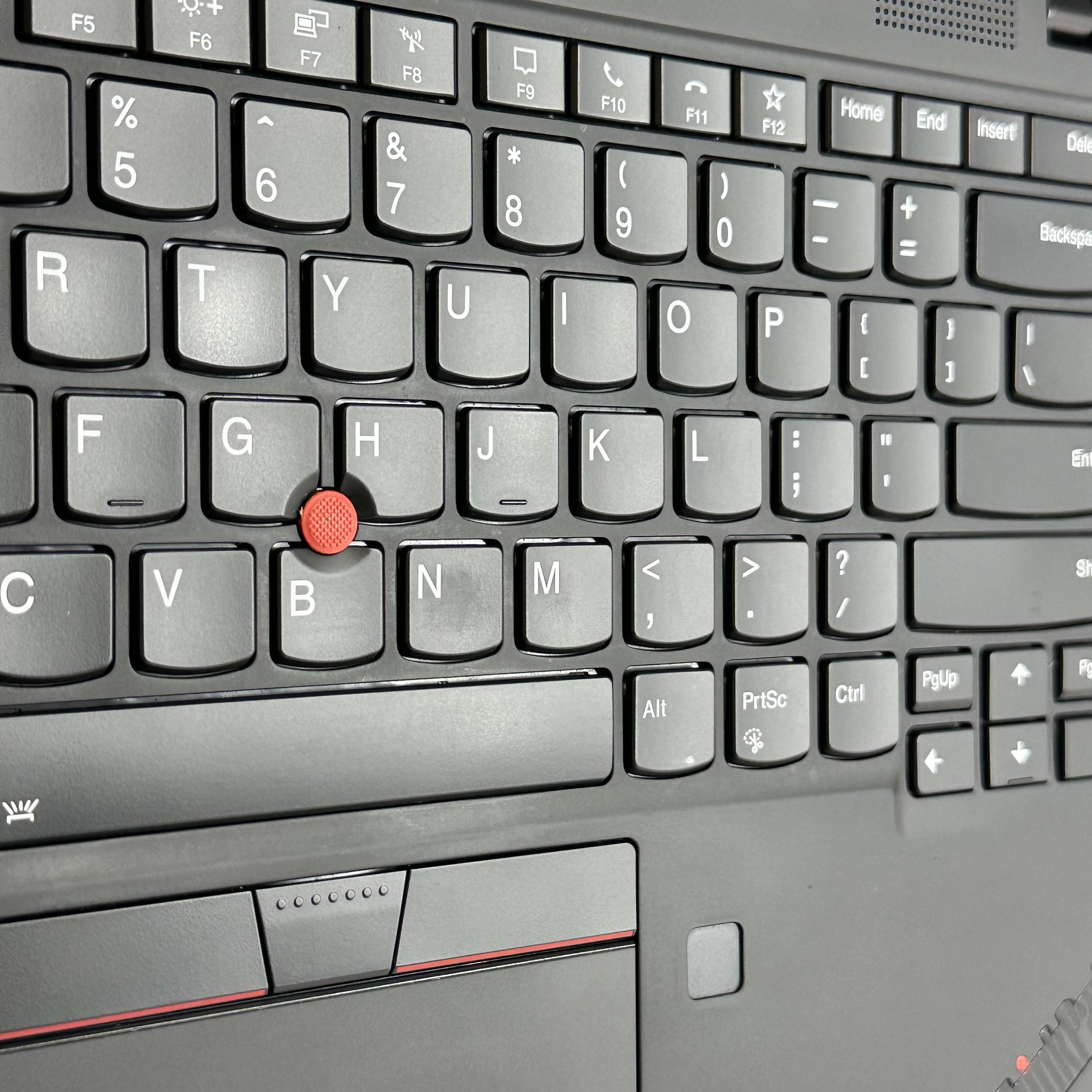 Lenovo ThinkPad X1 Carbon Gen 8 14 Black 1.8 GHz Intel Core i7 10th Gen. 16GB RAM 512GB Solid State Drive