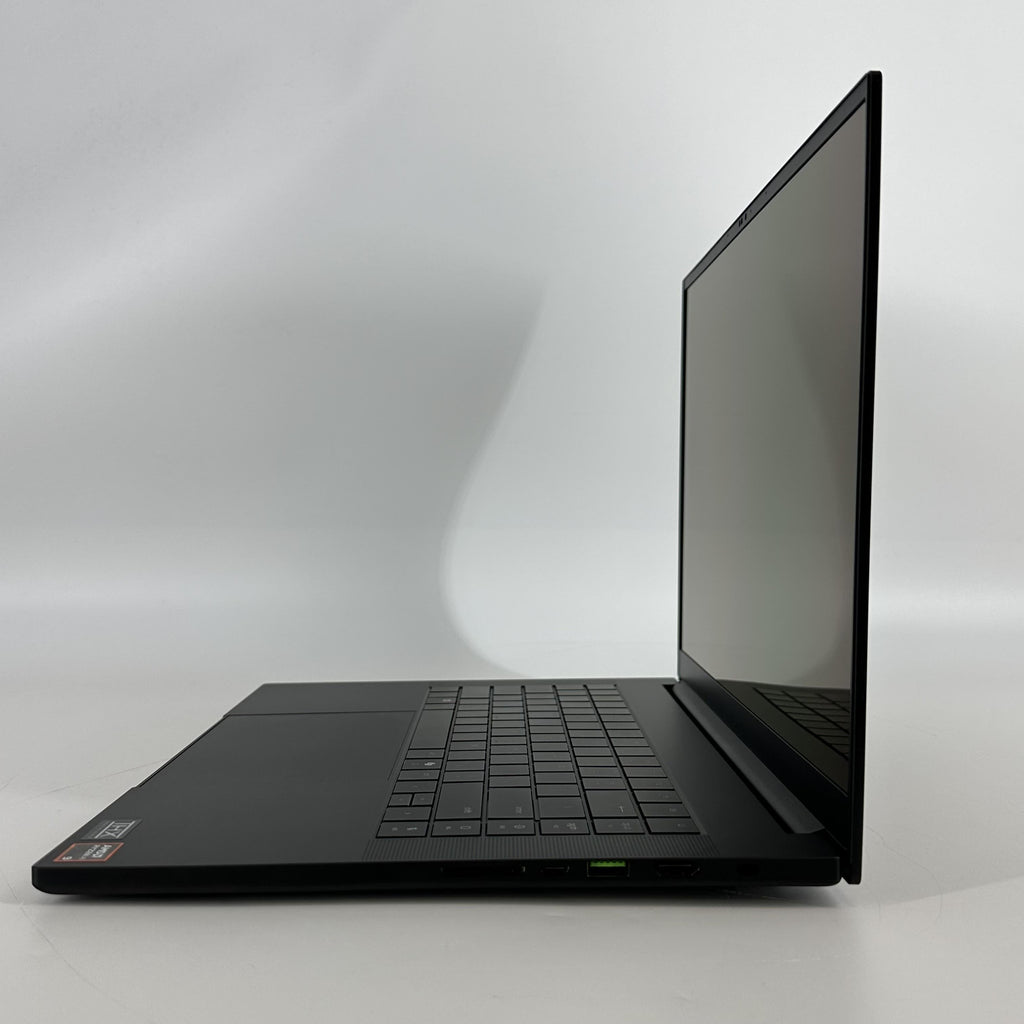 Razer Blade 16 2025 Black 2.0 GHz AMD Ryzen AI 9 365 32GB RAM 1TB Solid State Drive NVIDIA GeForce RTX 5070 8 GB