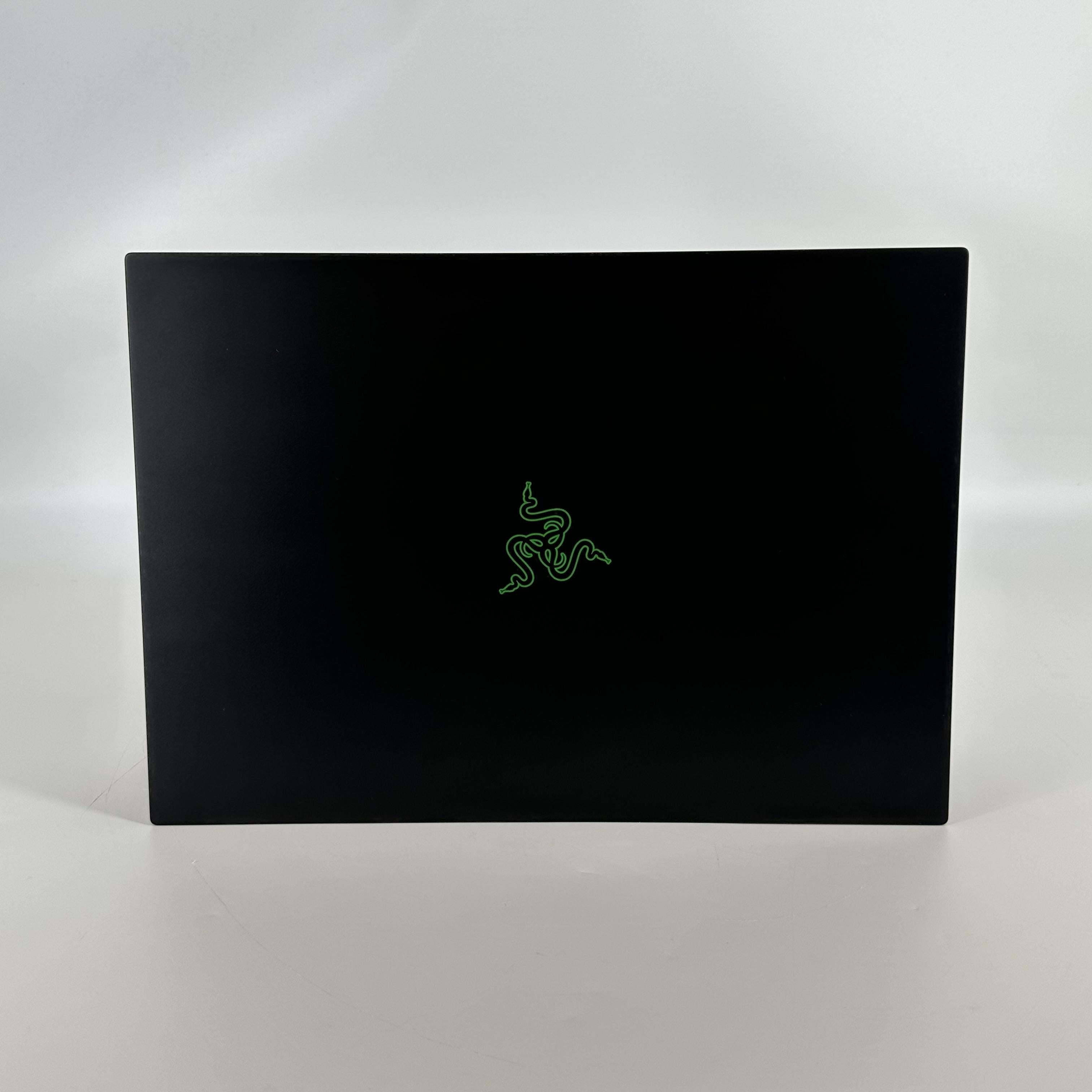 Razer Blade 16 2025 Black 2.0 GHz AMD Ryzen AI 9 365 32GB RAM 1TB Solid State Drive NVIDIA GeForce RTX 5070 8 GB