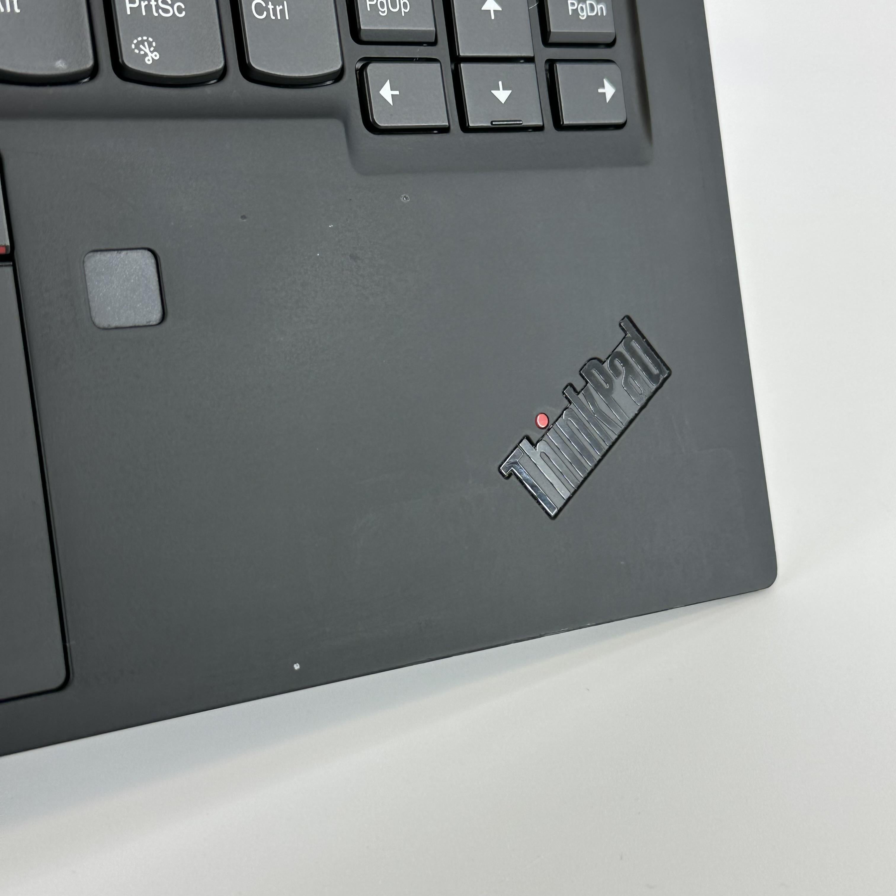 Lenovo ThinkPad X1 Carbon Gen 8 14 Black 1.8 GHz Intel Core i7 10th Gen. 16GB RAM 512GB Solid State Drive