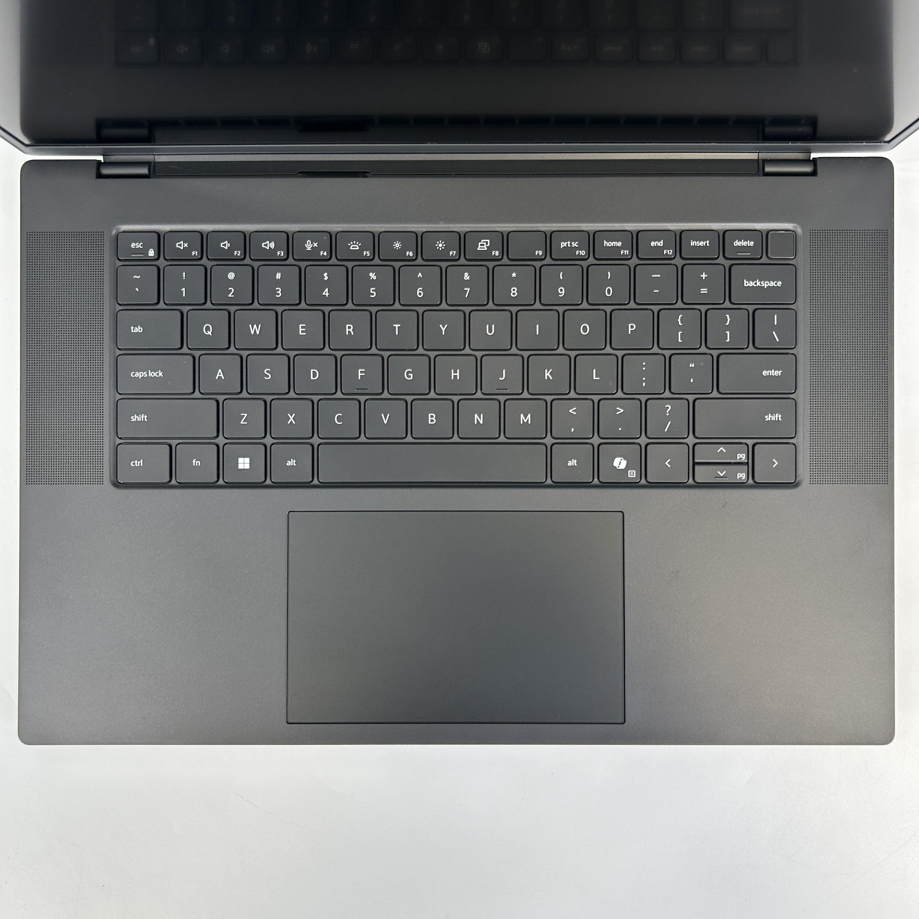 Dell Precision 5690 16 Gray 3.8 GHz Intel Core Ultra 7 64GB RAM 1TB Solid State Drive NVIDIA RTX 2000 Ada 8 GB