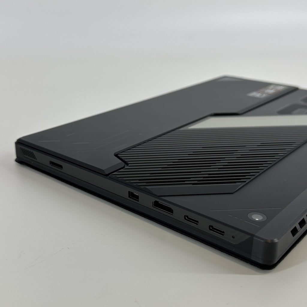 Asus ROG Flow Z13 GZ302 13.4 Black 3.0 GHz AMD Ryzen AI MAX+ 395 64GB RAM 1TB Solid State Drive