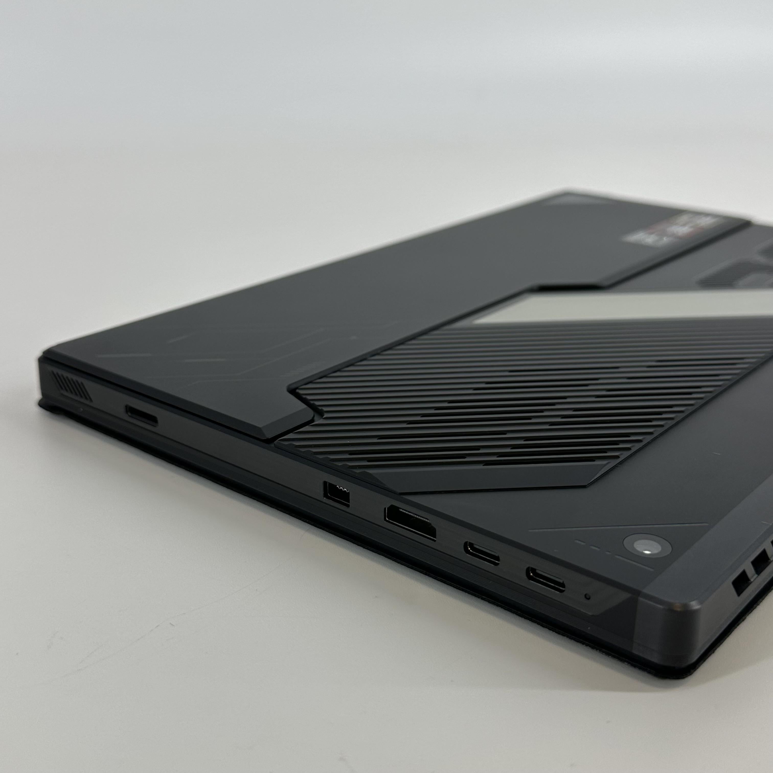 Asus ROG Flow Z13 GZ302 13.4 Black 3.0 GHz AMD Ryzen AI MAX+ 395 64GB RAM 1TB Solid State Drive