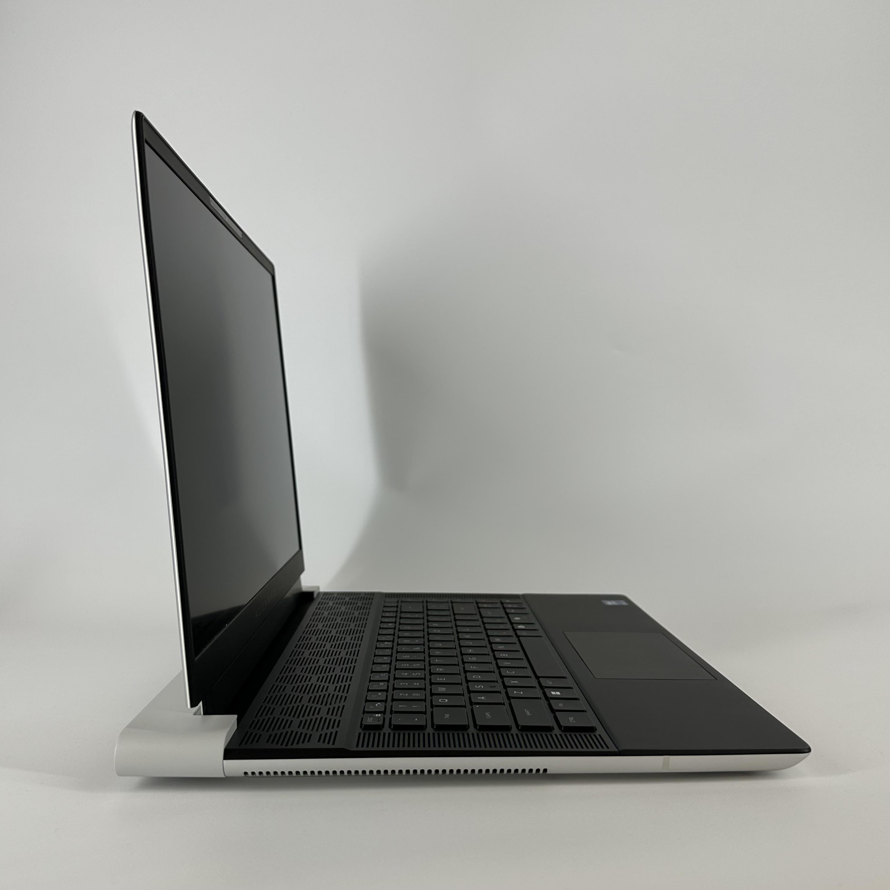 Dell Alienware X16 R2 Silver 2.3 GHz Intel Core Ultra 9 32GB RAM 2TB Solid State Drive NVIDIA GeForce RTX 4090 16 GB