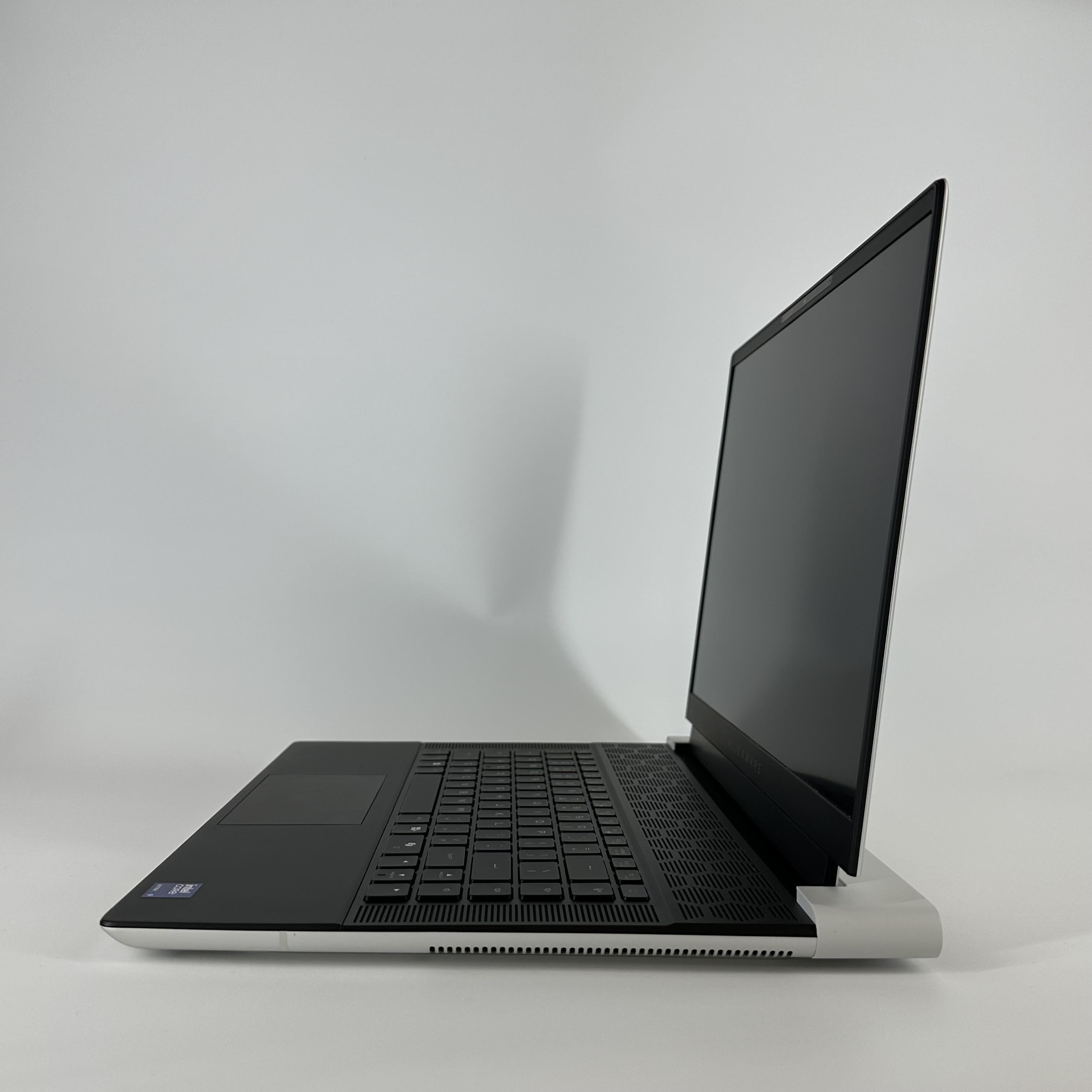 Dell Alienware X16 R2 Silver 2.3 GHz Intel Core Ultra 9 32GB RAM 2TB Solid State Drive NVIDIA GeForce RTX 4090 16 GB