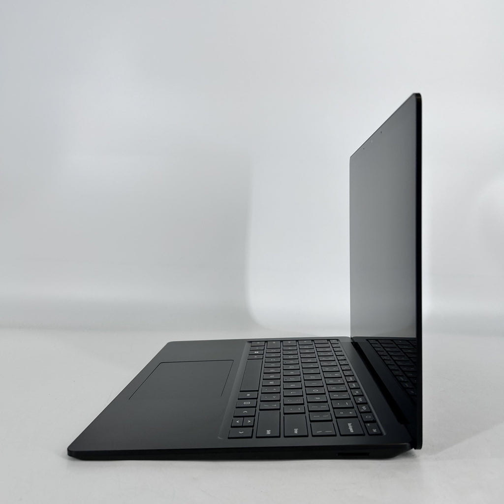 Microsoft Surface Laptop 5 13.5 Black 2.7 GHz Intel Core i7 12th Gen. 16GB RAM 512GB Solid State Drive