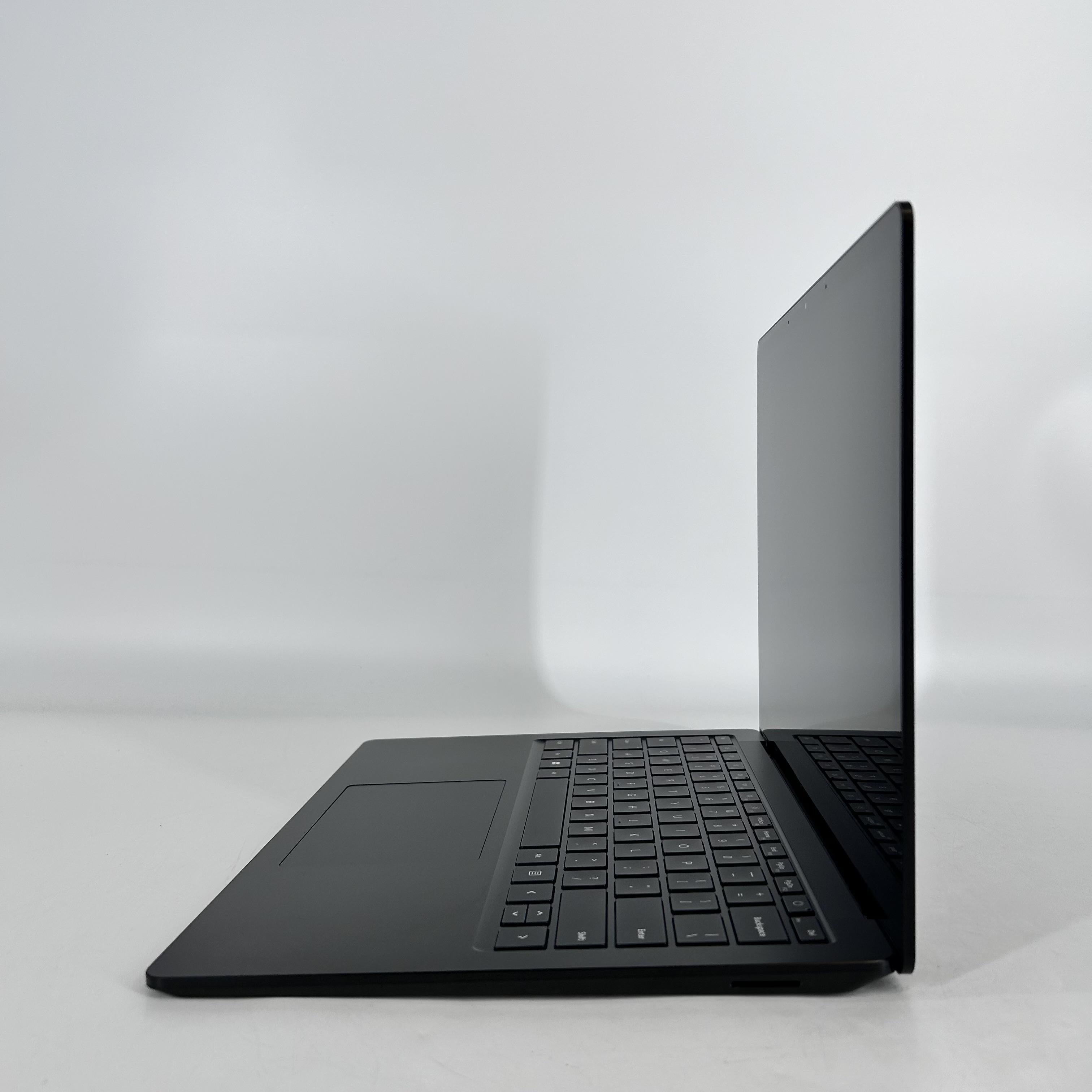 Microsoft Surface Laptop 5 13.5 Black 2.7 GHz Intel Core i7 12th Gen. 16GB RAM 512GB Solid State Drive