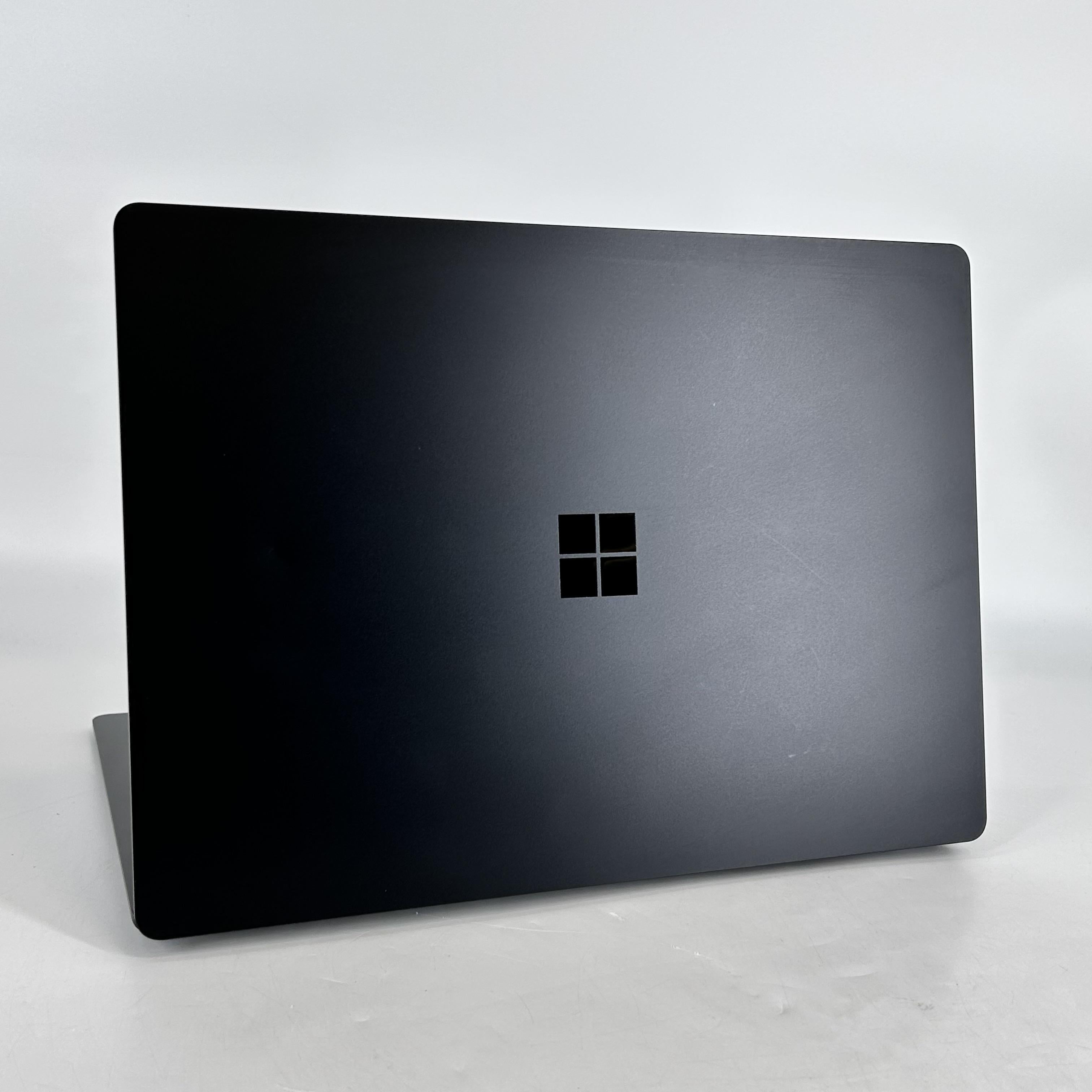 Microsoft Surface Laptop 5 13.5 Black 2.7 GHz Intel Core i7 12th Gen. 16GB RAM 512GB Solid State Drive