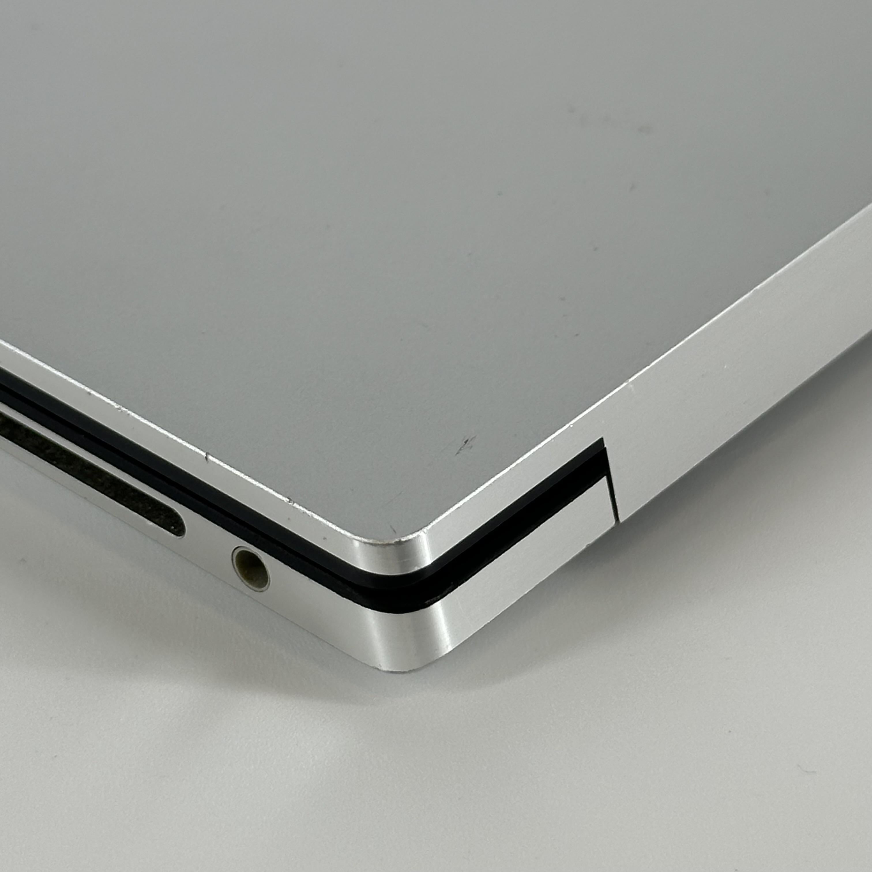 Dell XPS 15 9500 Gray 2.4 GHz Intel Core i9 10th Gen. 32GB RAM 1TB Solid State Drive NVIDIA GeForce GTX 1650 Ti 4 GB