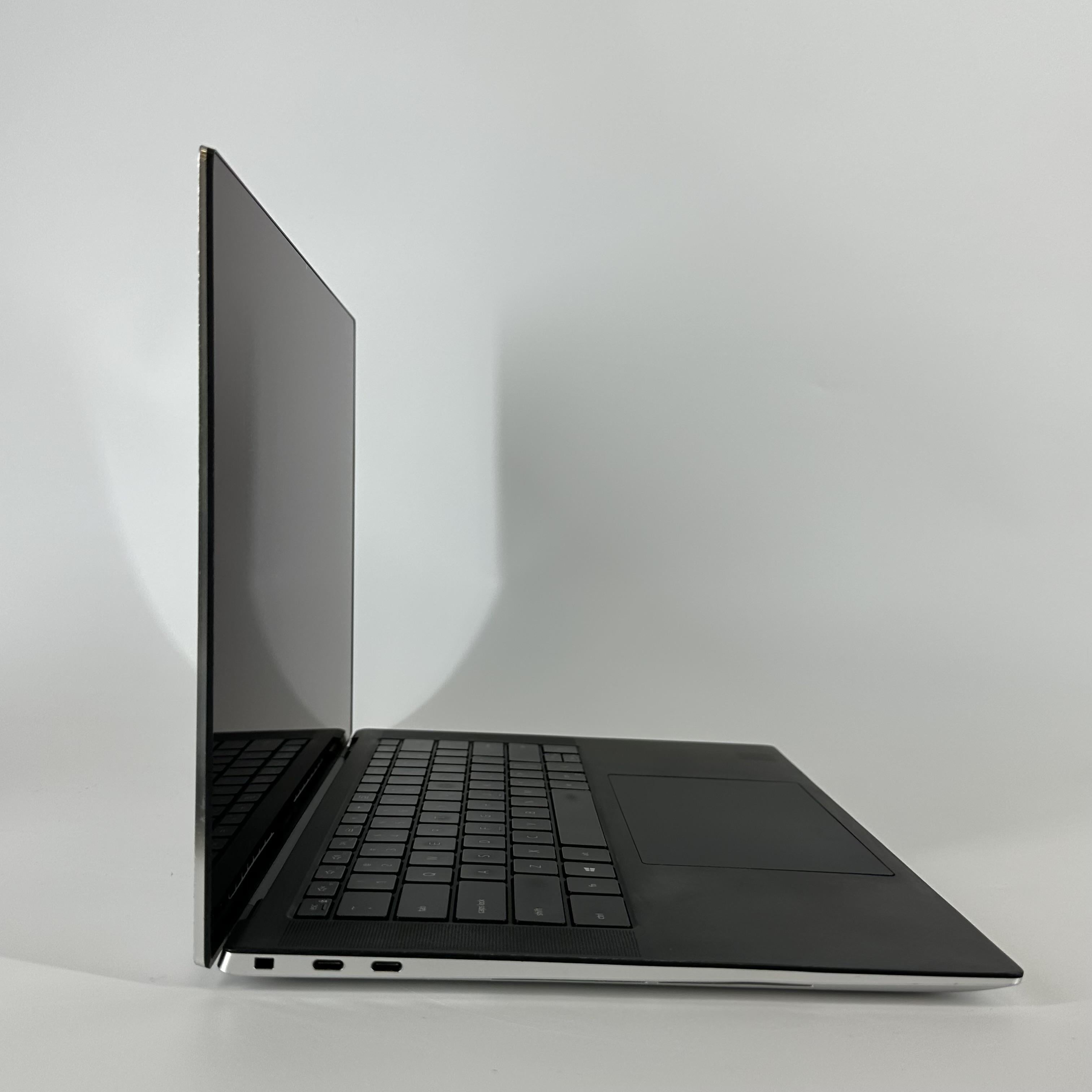Dell XPS 15 9500 Gray 2.4 GHz Intel Core i9 10th Gen. 32GB RAM 1TB Solid State Drive NVIDIA GeForce GTX 1650 Ti 4 GB