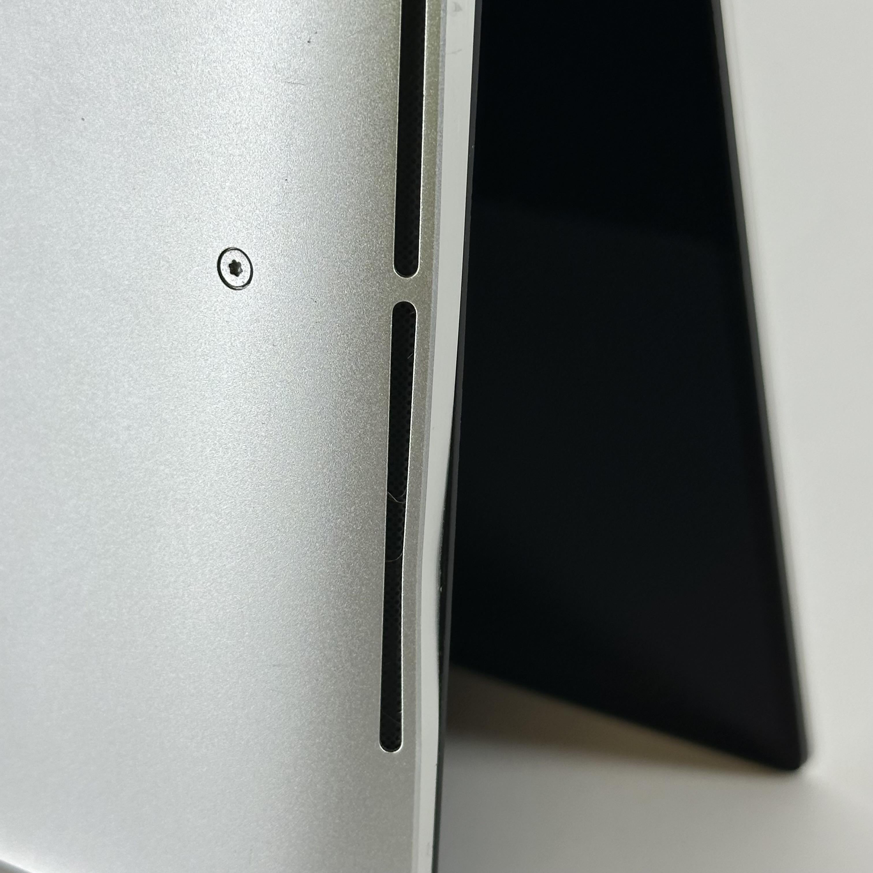 Dell XPS 15 9500 Gray 2.4 GHz Intel Core i9 10th Gen. 32GB RAM 1TB Solid State Drive NVIDIA GeForce GTX 1650 Ti 4 GB