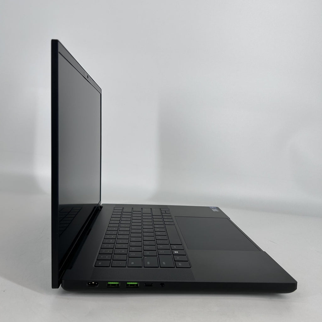 Razer Blade 16 2024 Black 2.2 GHz Intel Core i9 14th Gen. 96GB RAM 4TB Solid State Drive 4TB Solid State Drive NVIDIA GeForce RTX 4090 16 GB