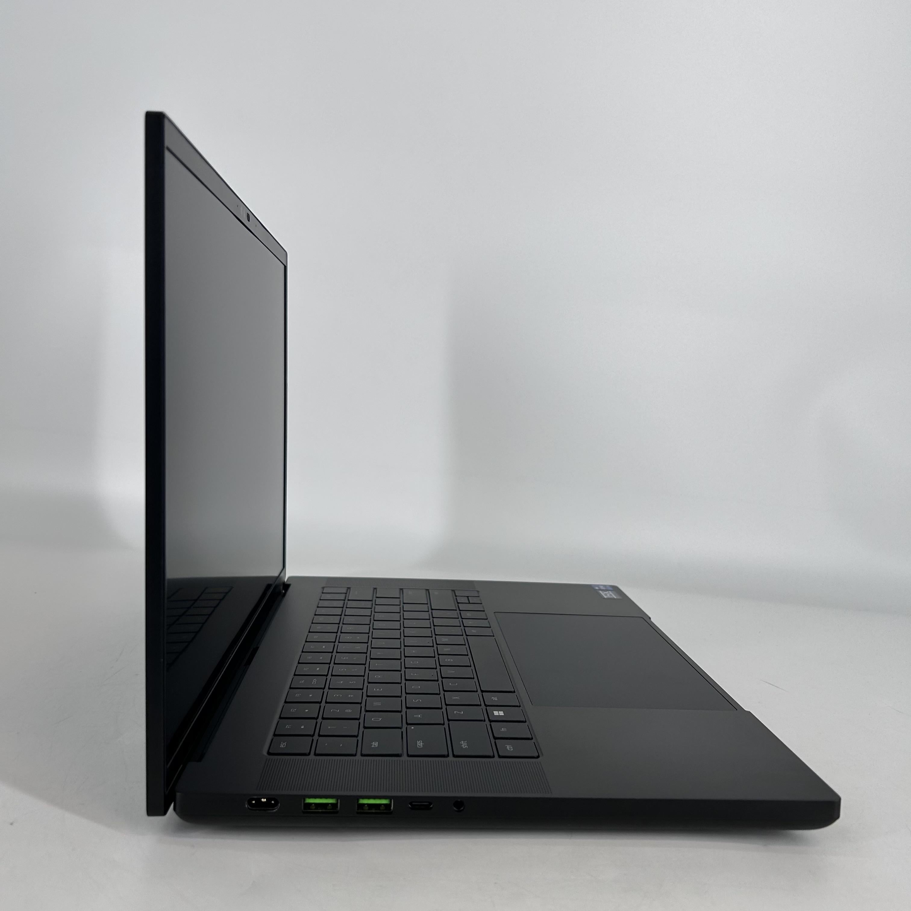 Razer Blade 16 2024 Black 2.2 GHz Intel Core i9 14th Gen. 96GB RAM 4TB Solid State Drive 4TB Solid State Drive NVIDIA GeForce RTX 4090 16 GB