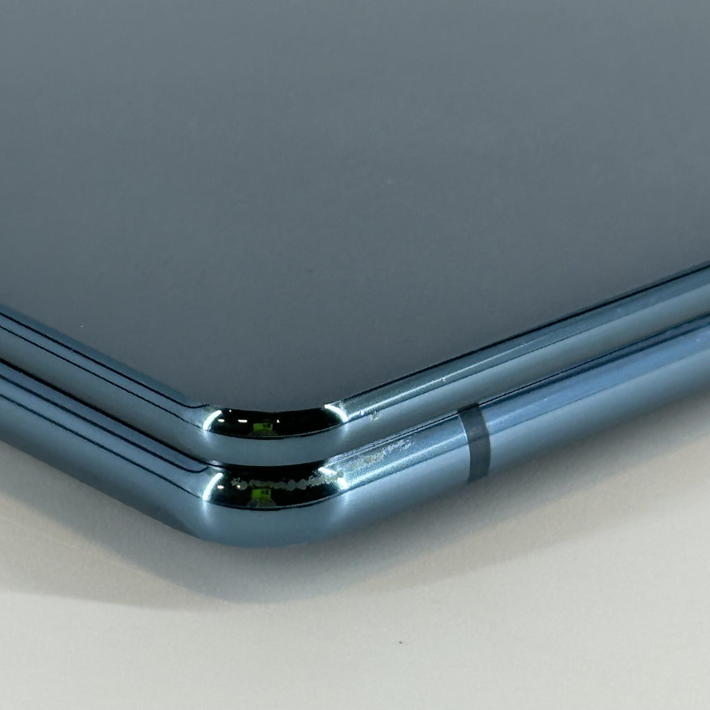 Lenovo Yoga Book 9i 13.3 Blue 1.7 GHz Intel Core i7 13th Gen. 16GB RAM 512GB Solid State Drive