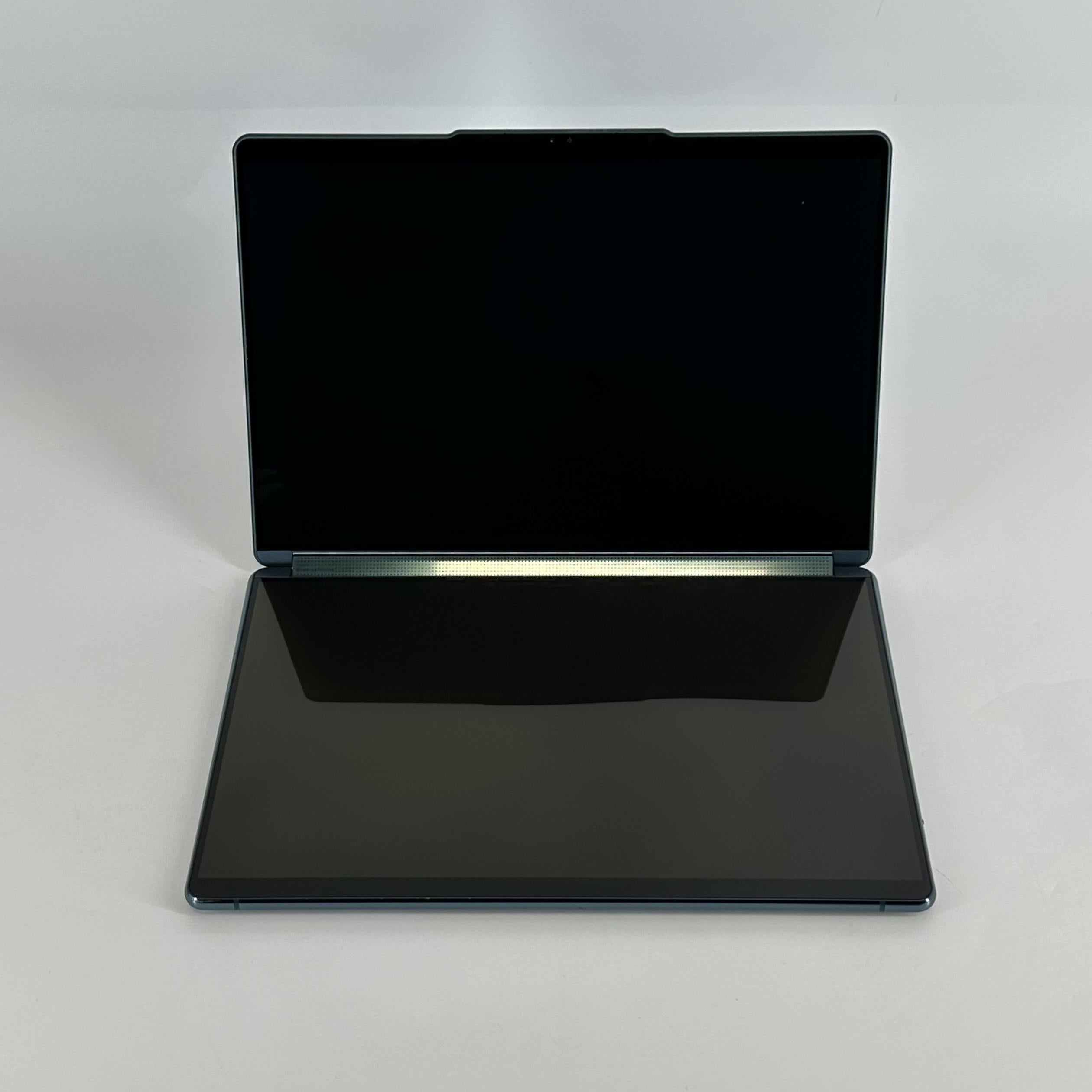 Lenovo Yoga Book 9i 13.3 Blue 1.7 GHz Intel Core i7 13th Gen. 16GB RAM 512GB Solid State Drive