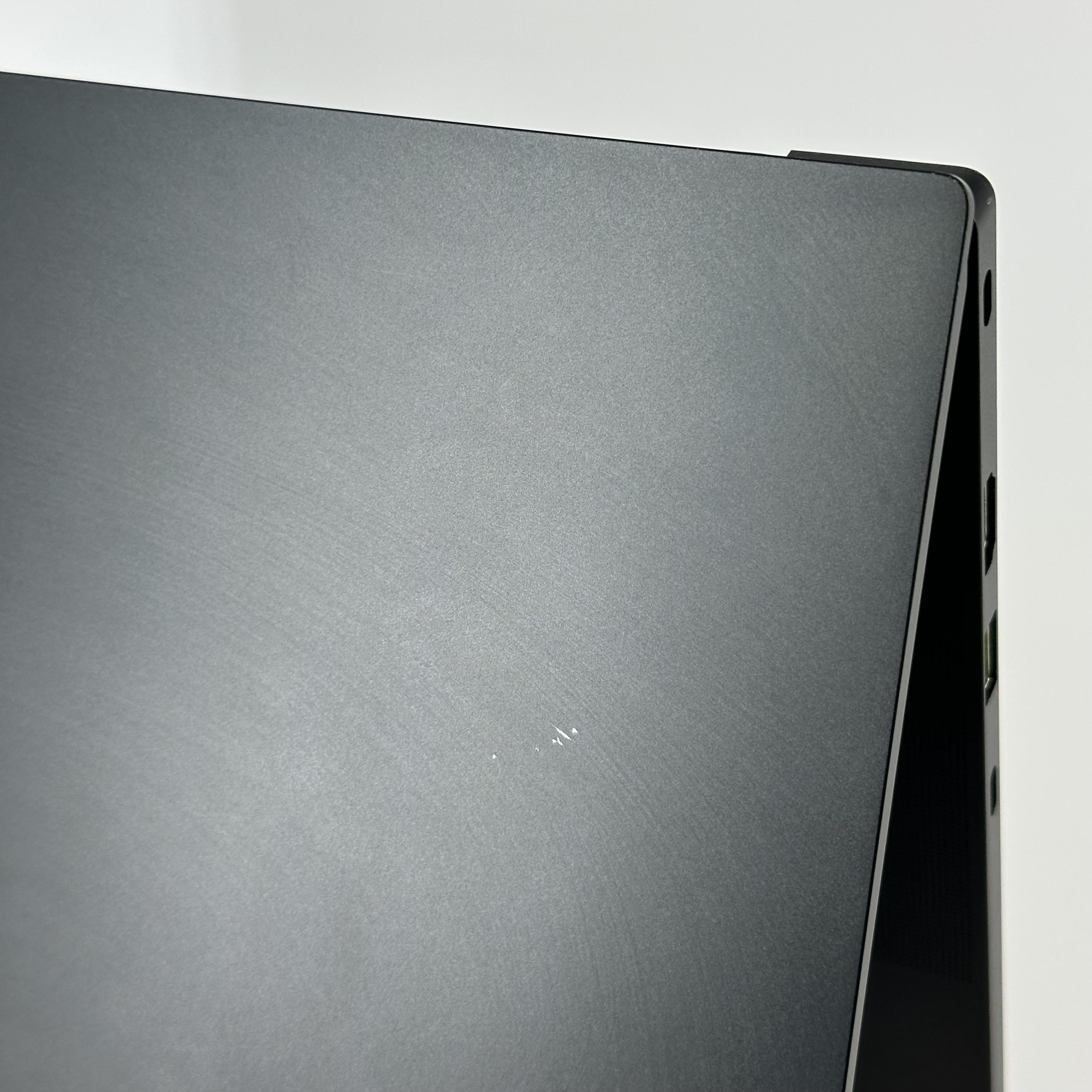 Razer Blade 14 2022 Black 3.3 GHz AMD Ryzen 9 6900HX 16GB RAM 1TB Solid State Drive NVIDIA GeForce RTX 3060 6 GB