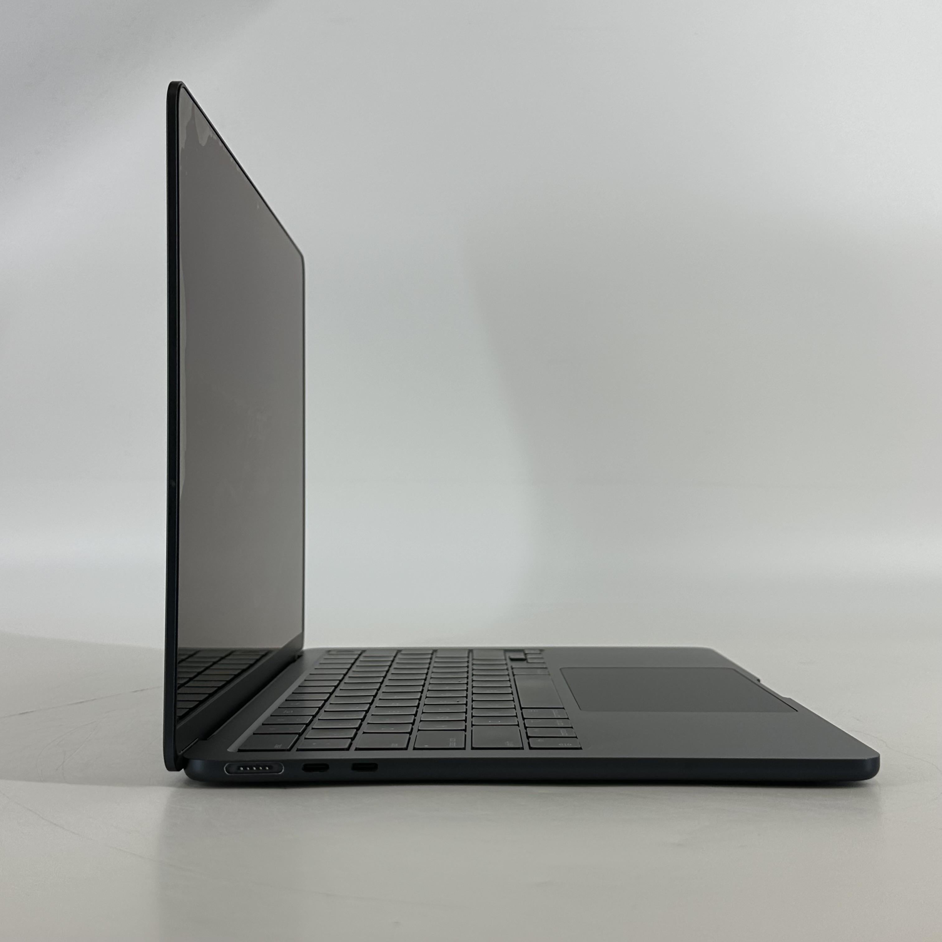 MacBook Air 13 2022 Blue 3.49 GHz M2 8-Core CPU 8GB Unified Memory 256GB Solid State Drive 8-Core GPU