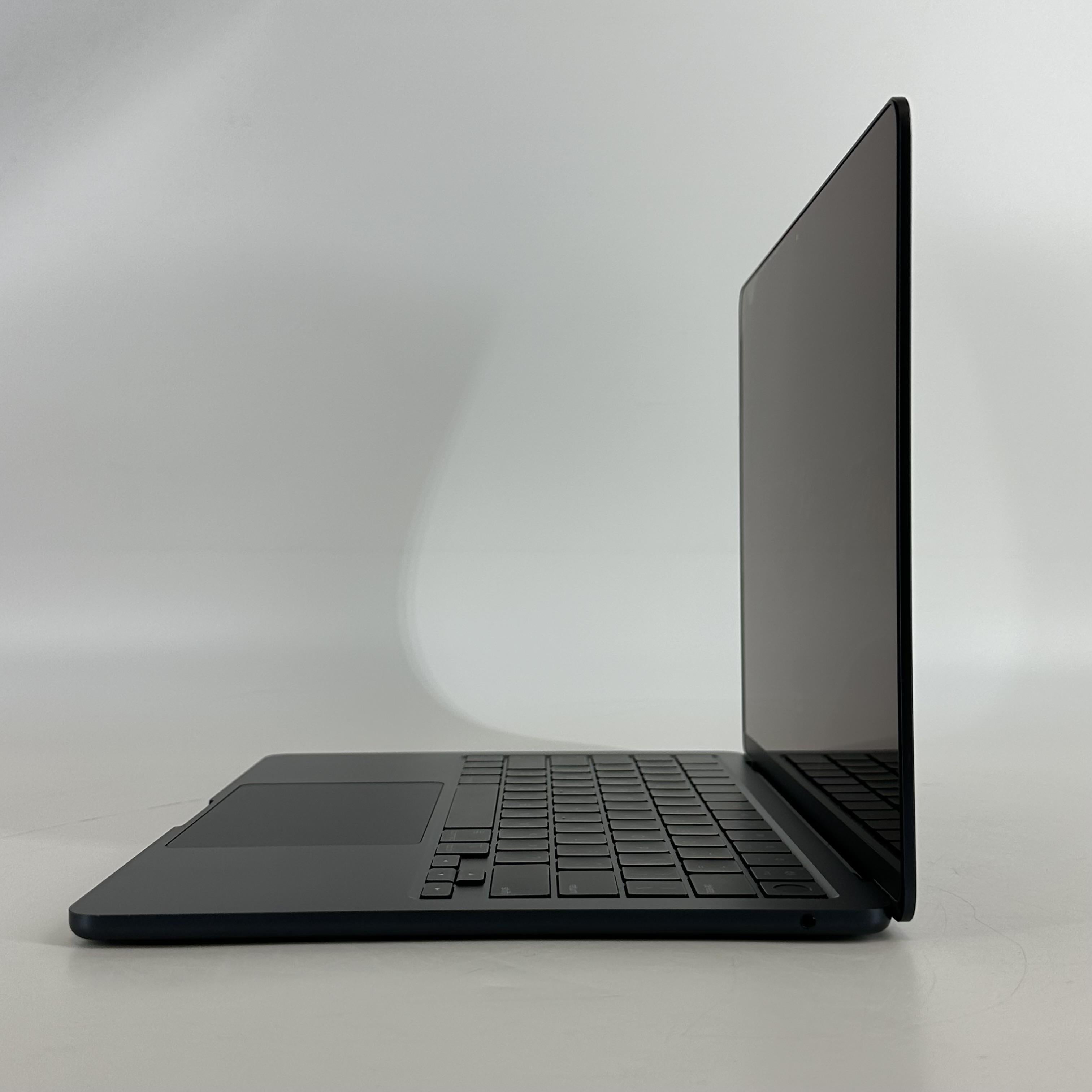MacBook Air 13 2022 Blue 3.49 GHz M2 8-Core CPU 8GB Unified Memory 256GB Solid State Drive 8-Core GPU